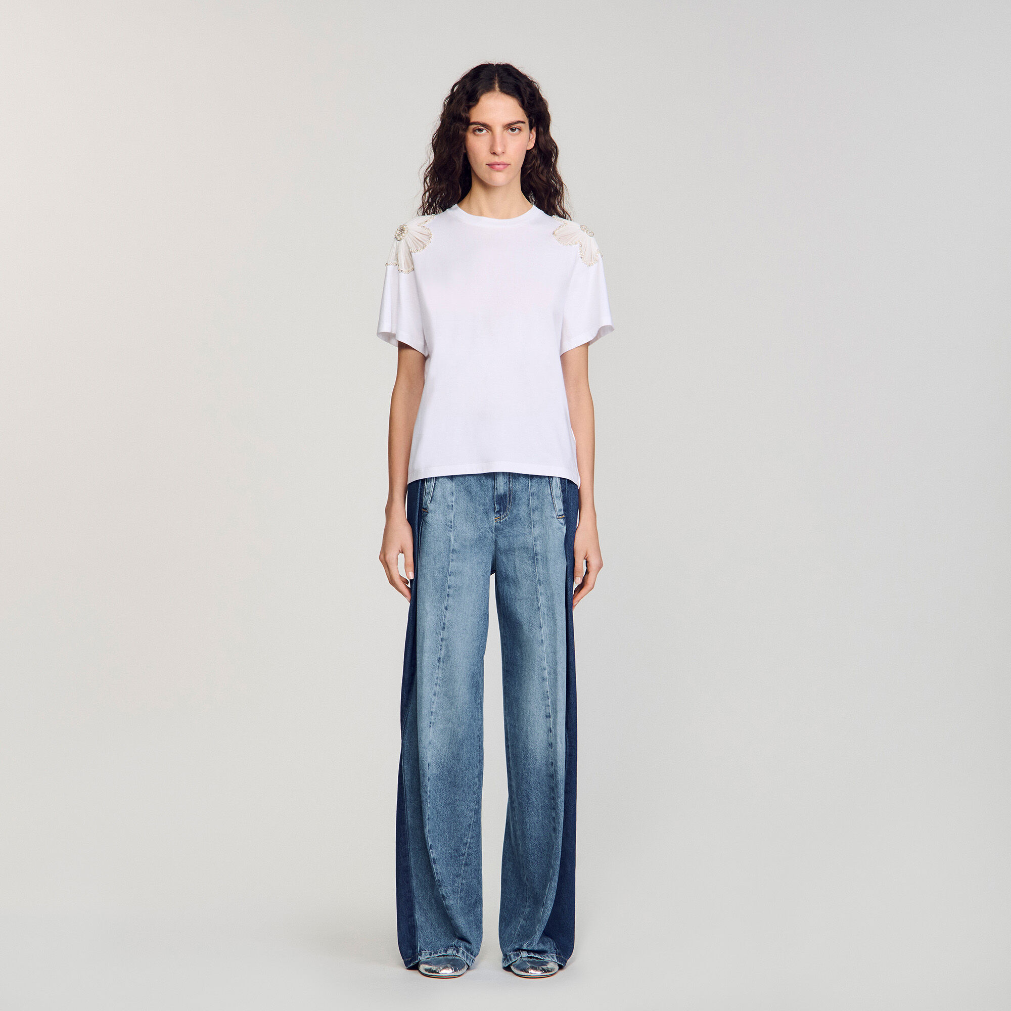 T-shirt geborduurde bloemen