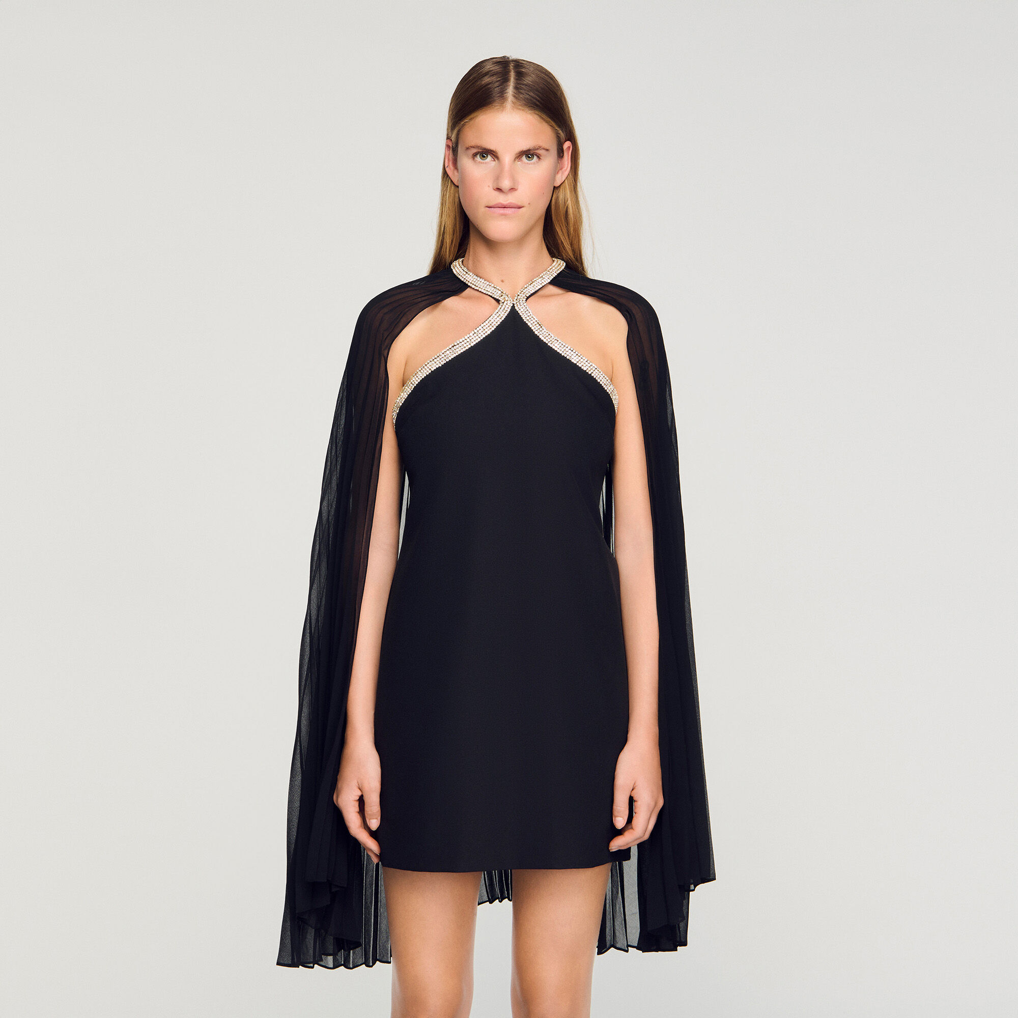 Korte jurk met cape en stras