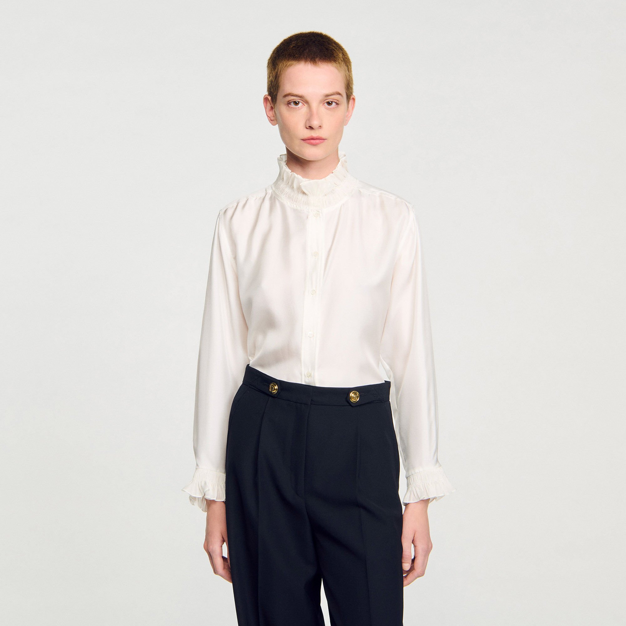 Soepelvallende blouse met plooikraag