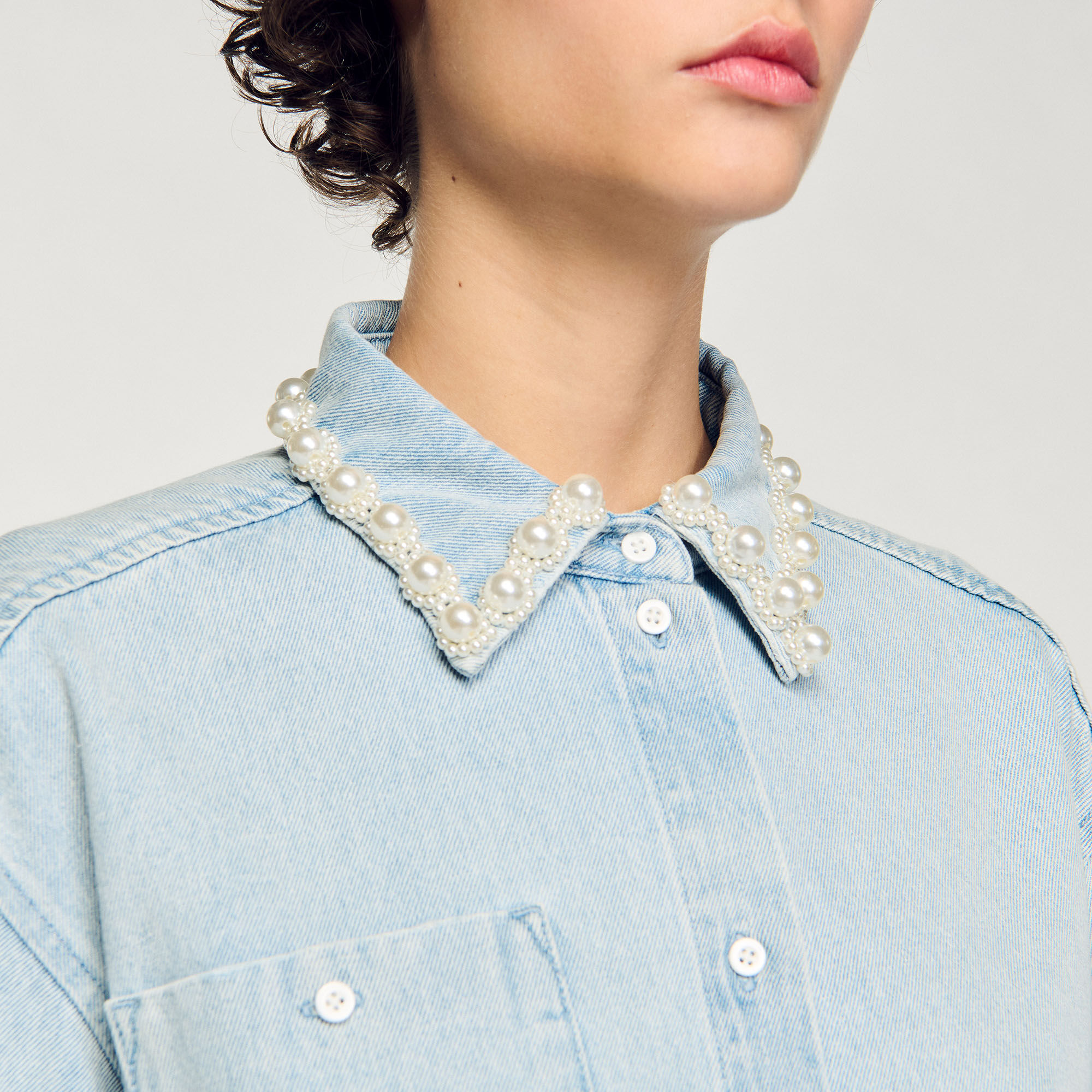 Overhemdblouse denim kraag met parels