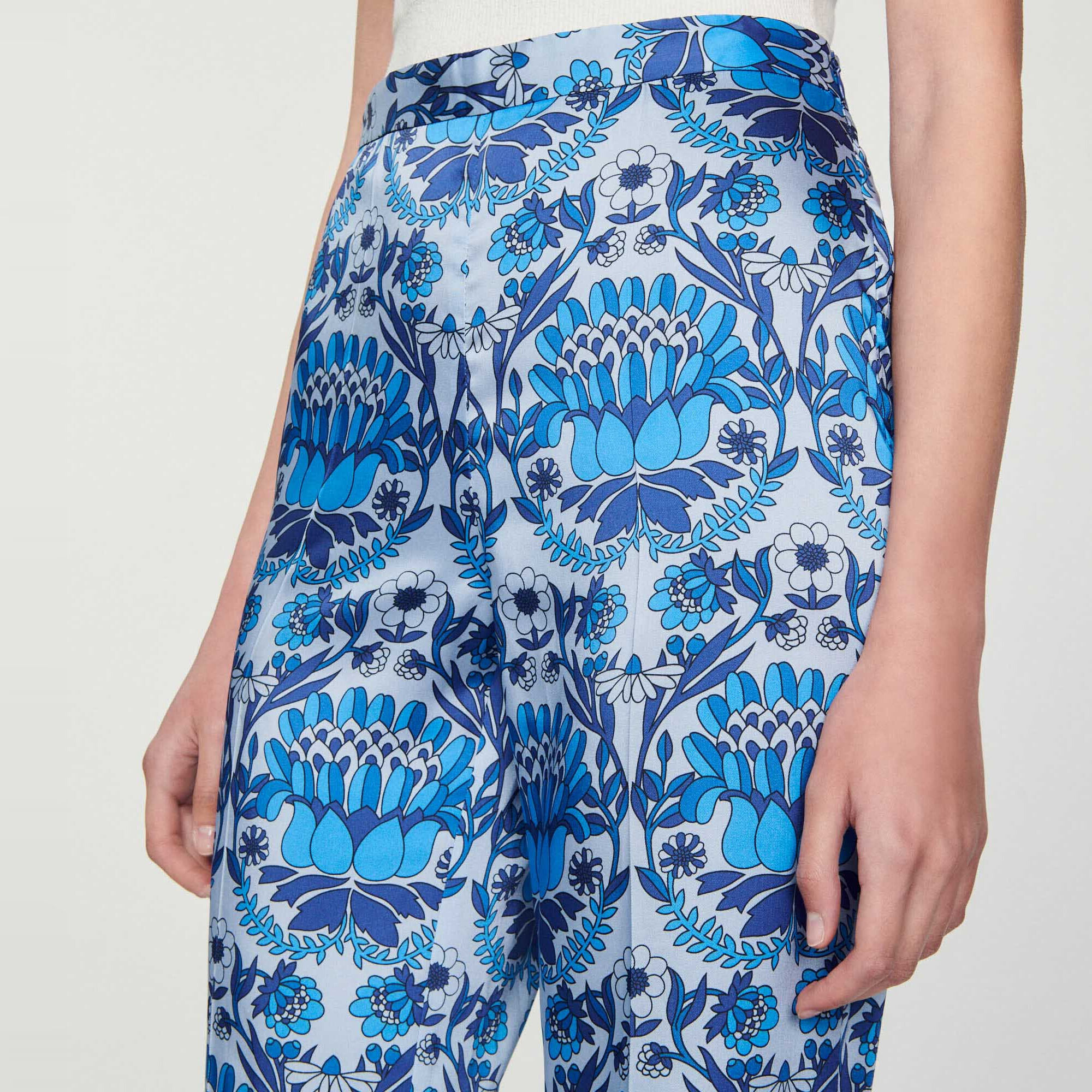 Soepelvallende pantalon met sjaalprint
