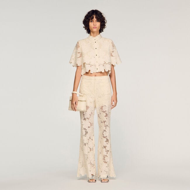 Korte blouse van bloemenguipure