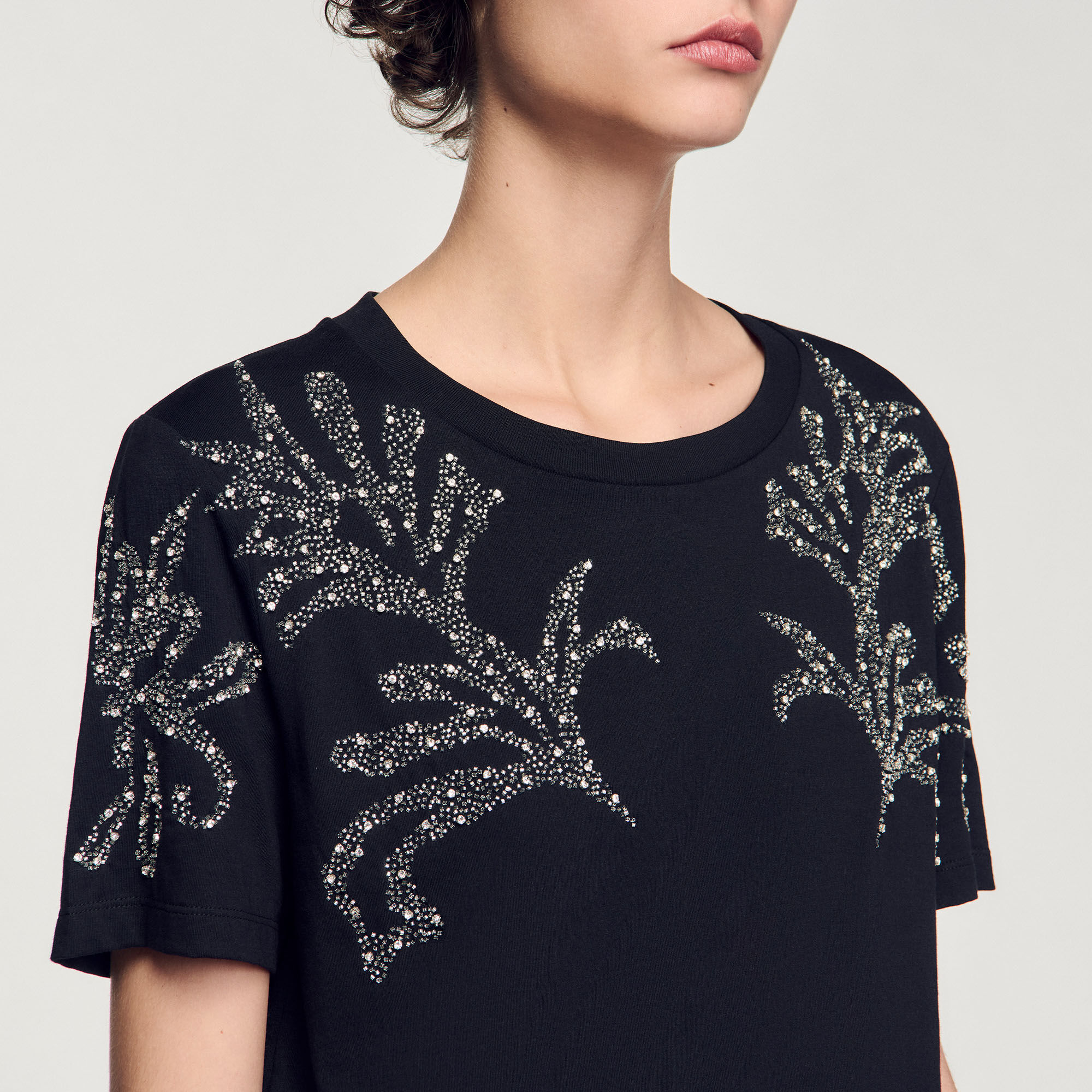 T-shirt met geborduurde details