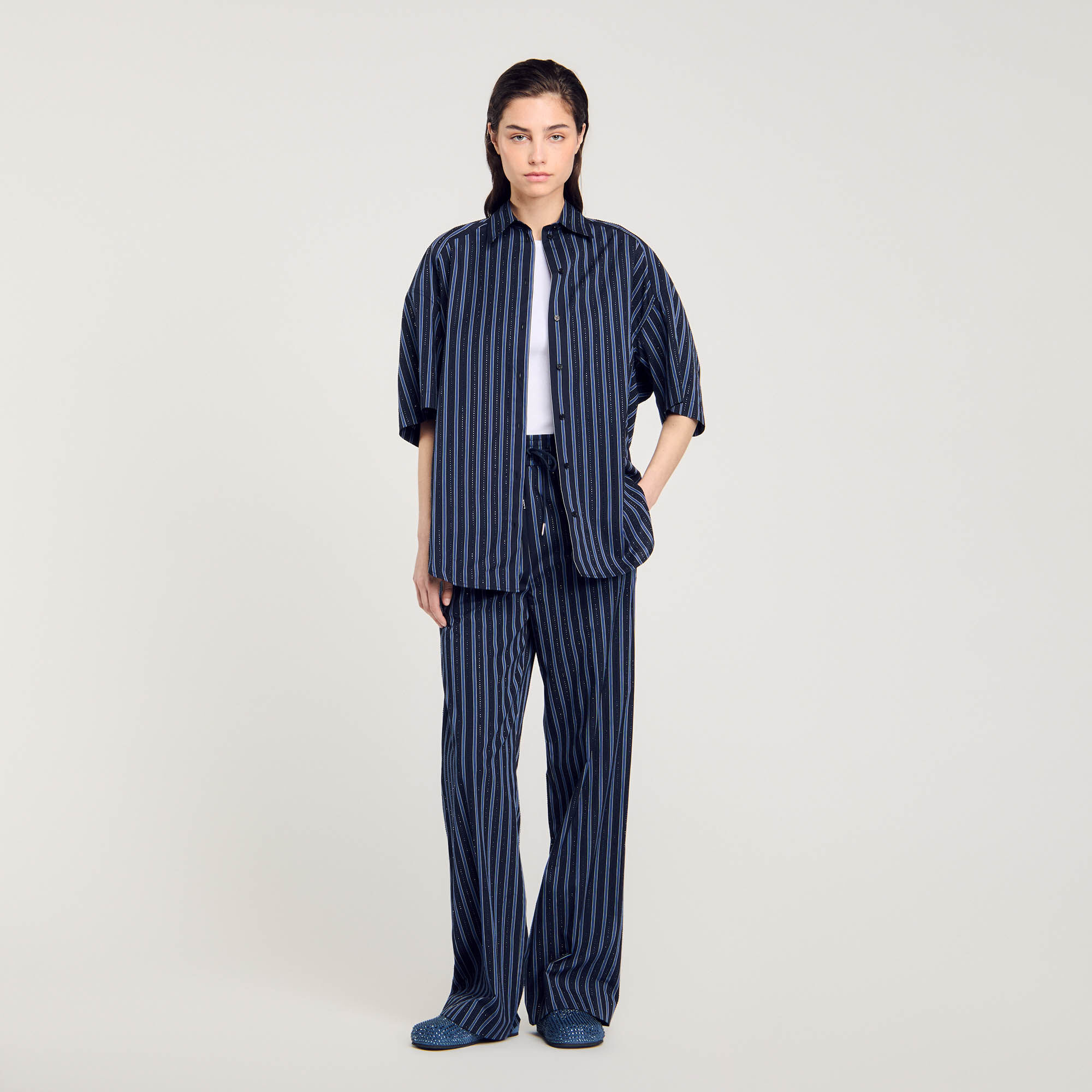 Overhemdblouse met stras en stropdas