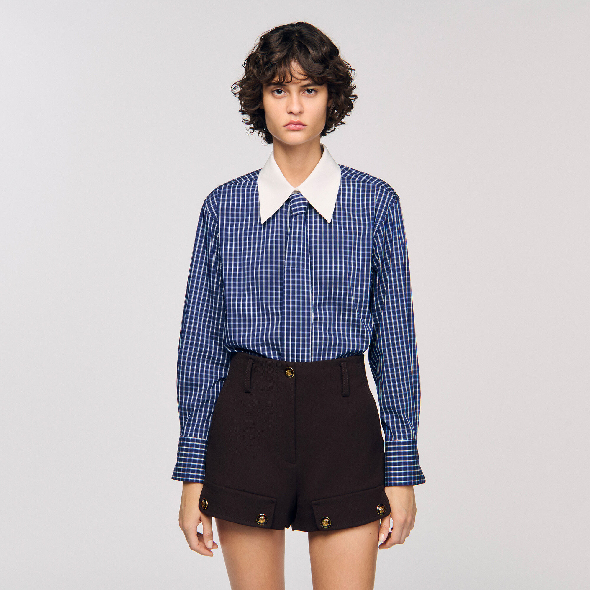 Overhemdblouse ruit en stropdas