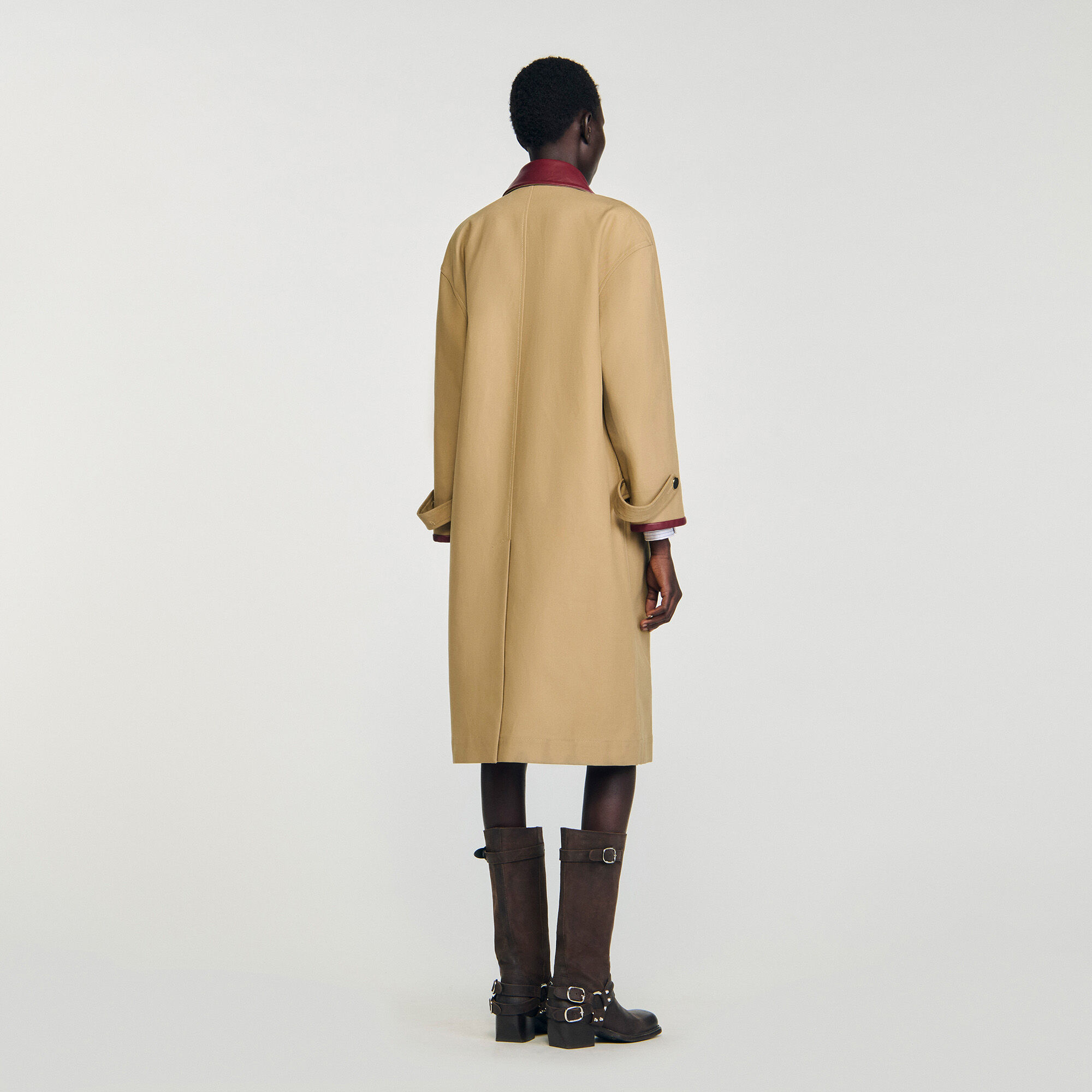 Lange trench met leren kraag