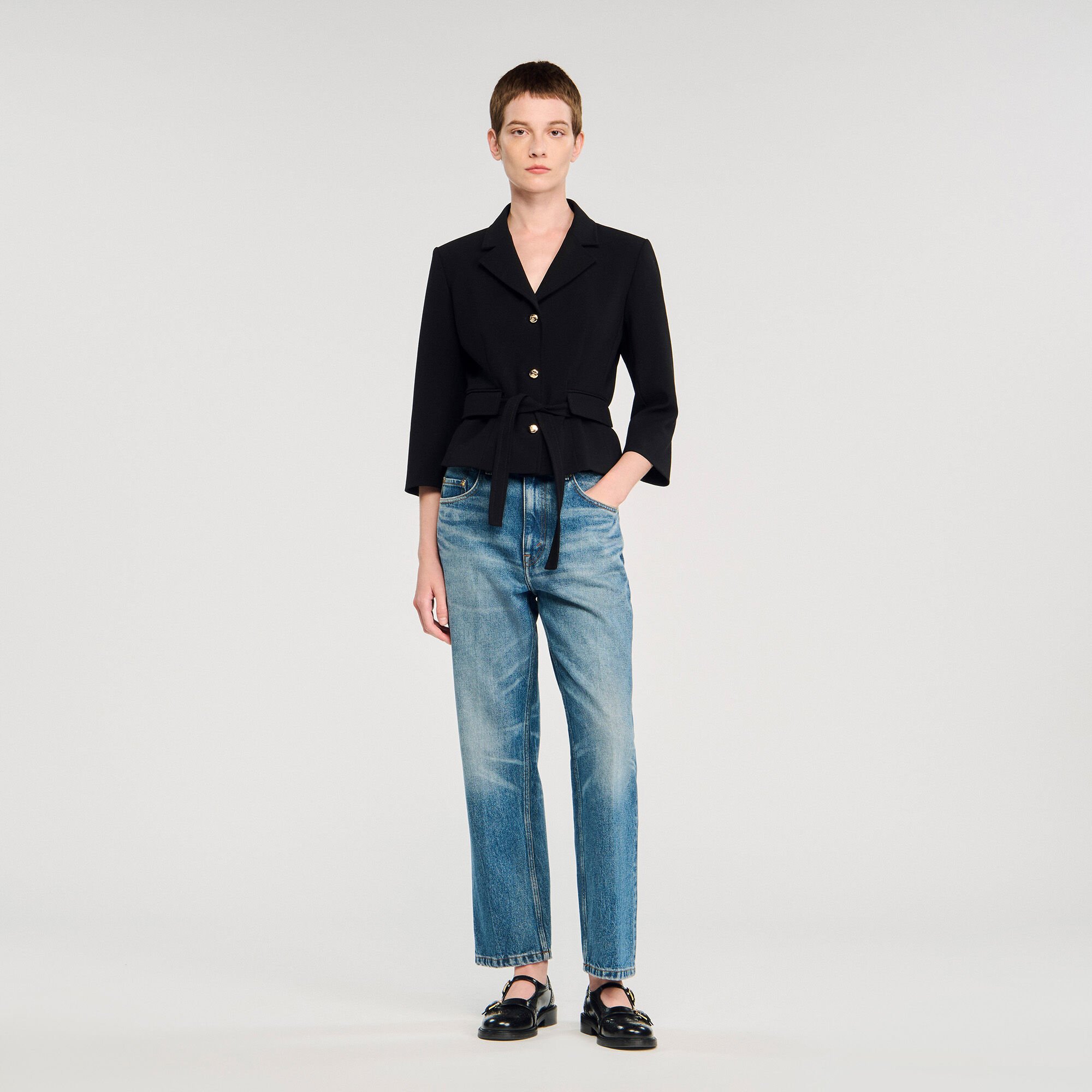 Korte getailleerde blazer