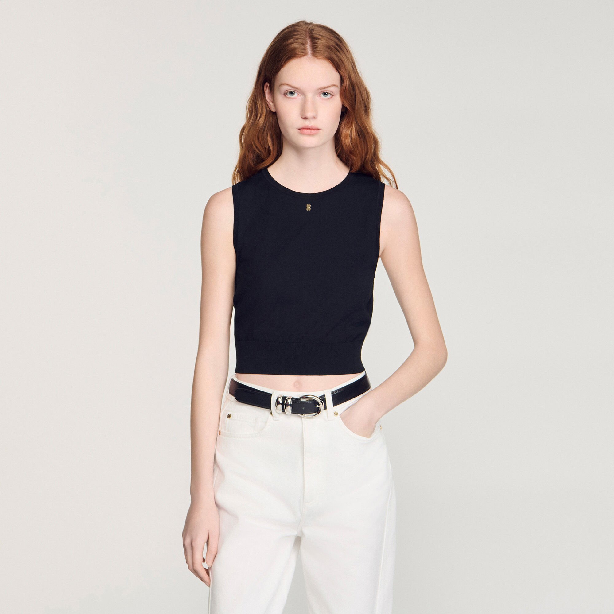 Korte gebreide mouwloze trui