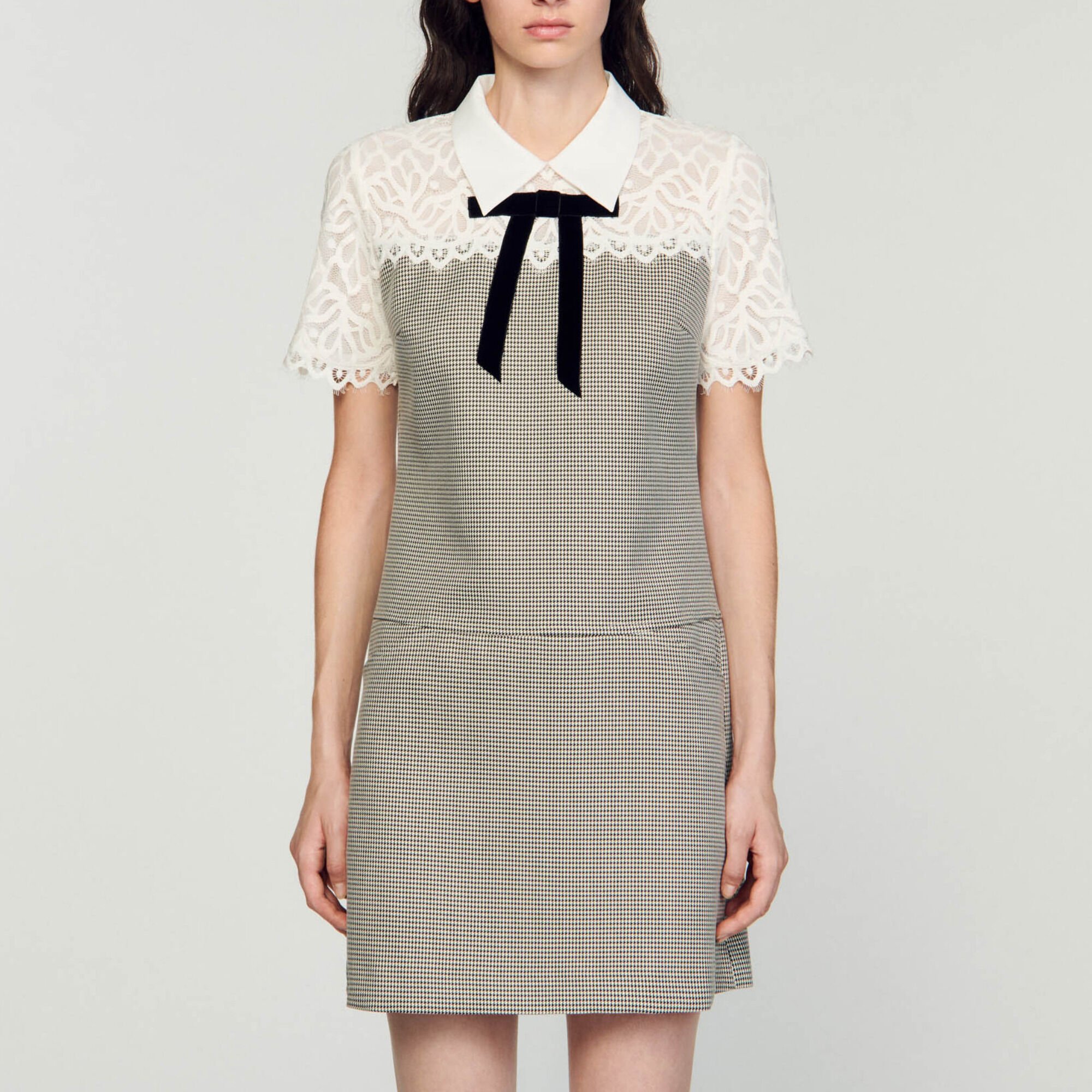 Korte jurk van twee materialen