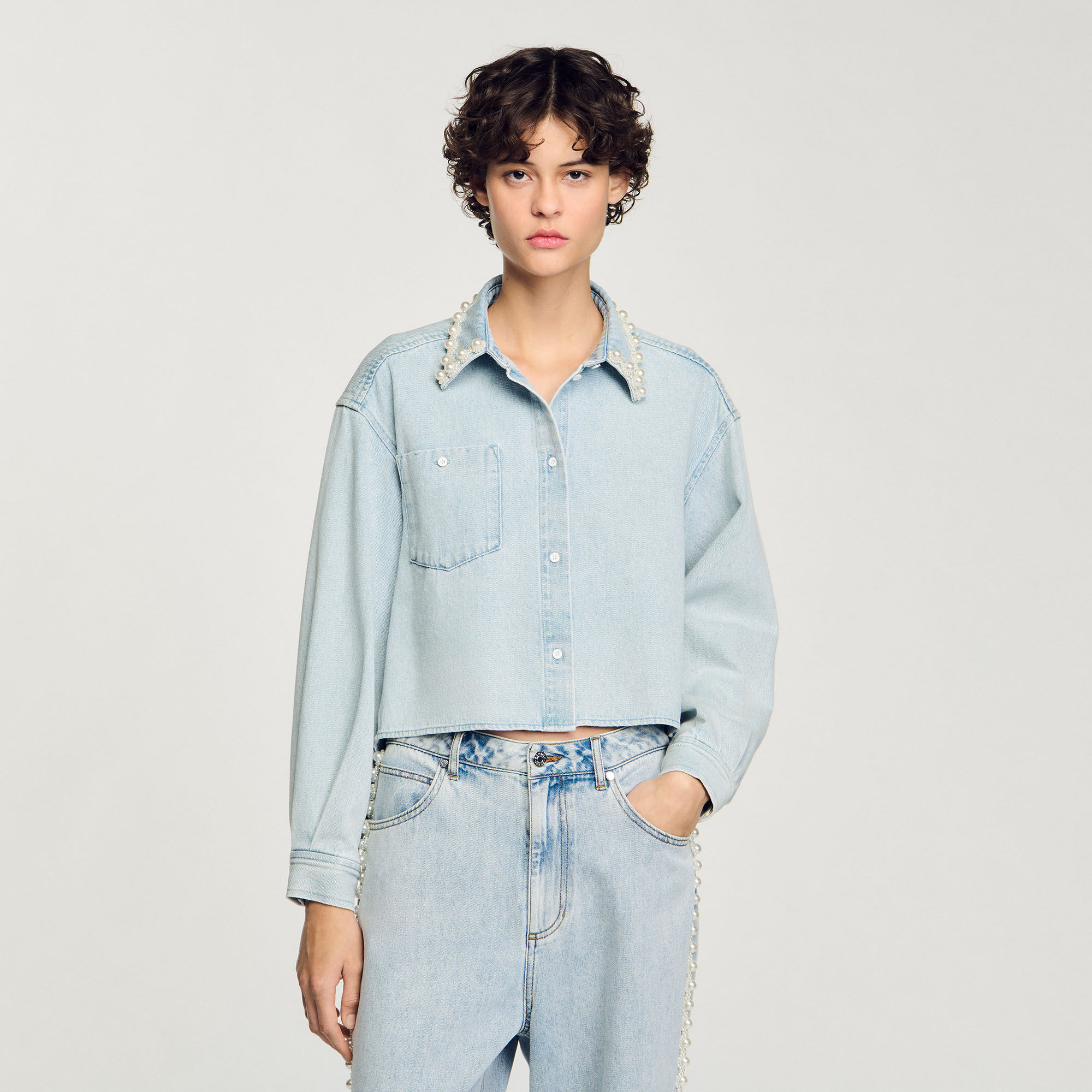 Overhemdblouse denim kraag met parels