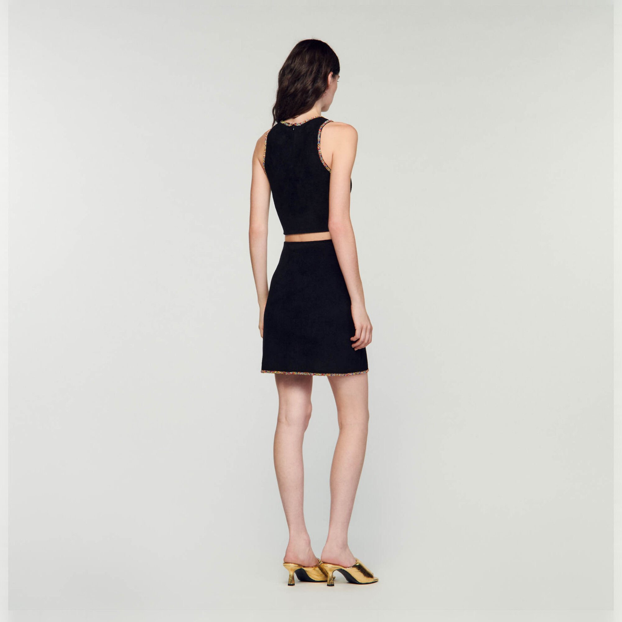 Korte rok van gebreid fluweel