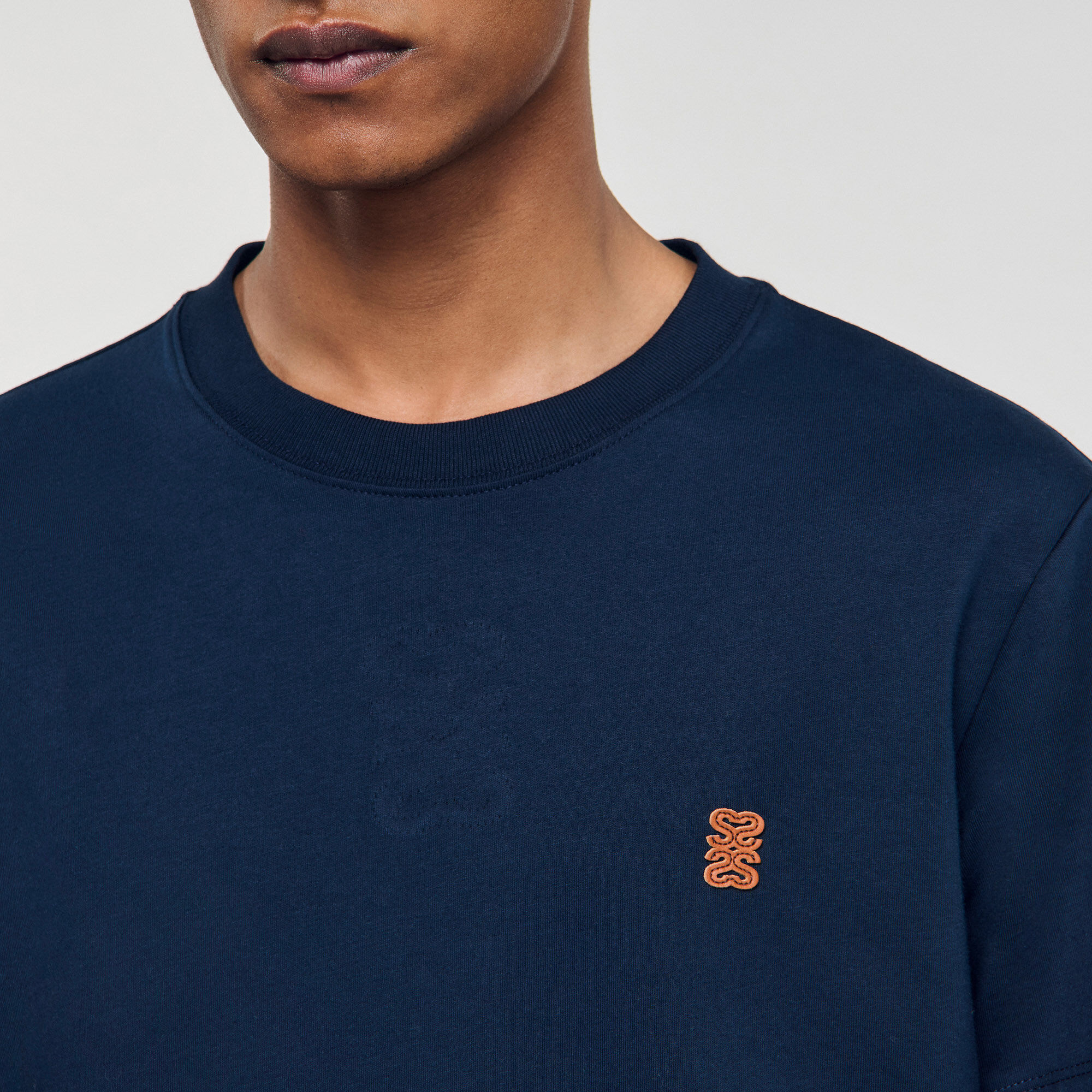 T-shirt met leren logo