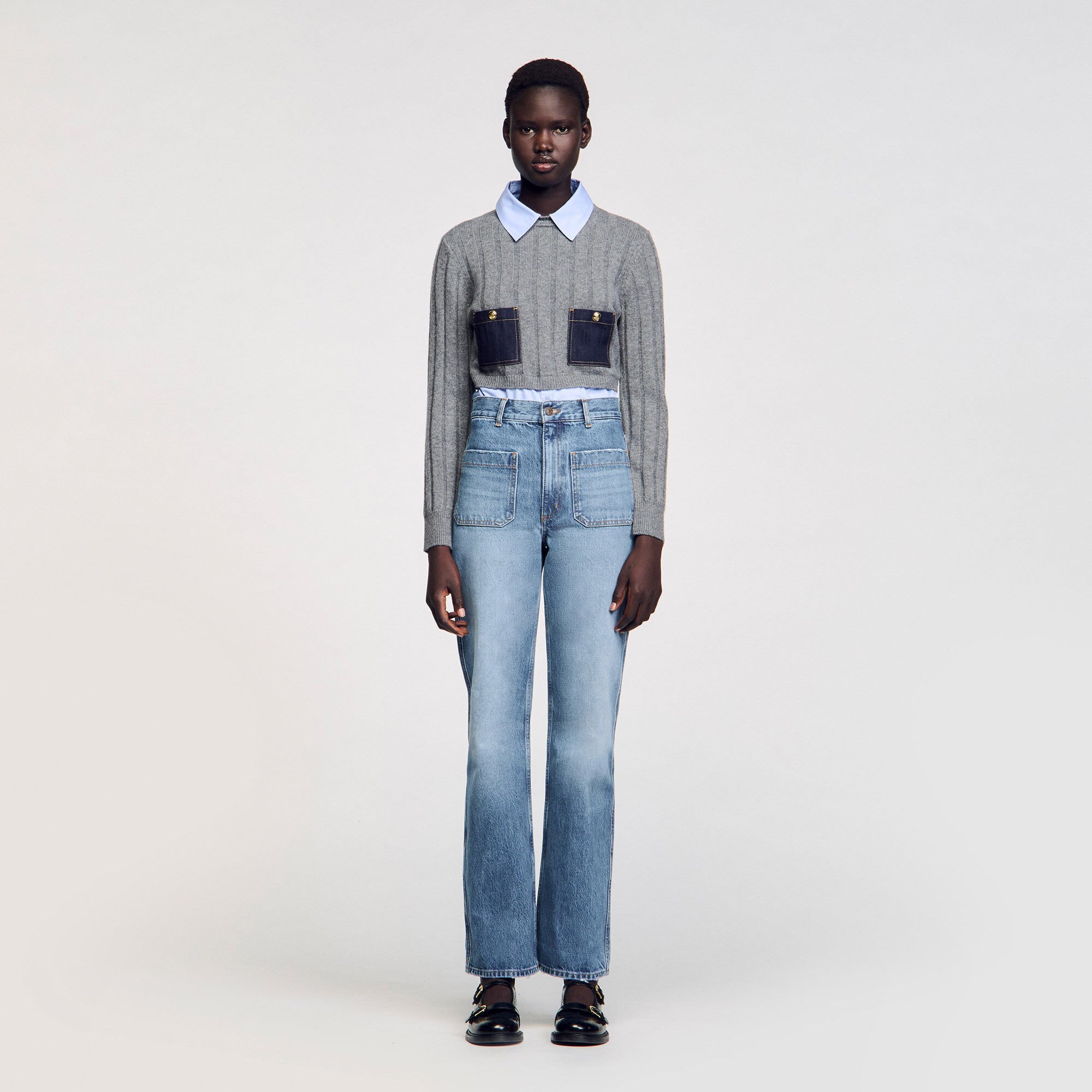 Verbleekte wijd uitlopende jeans