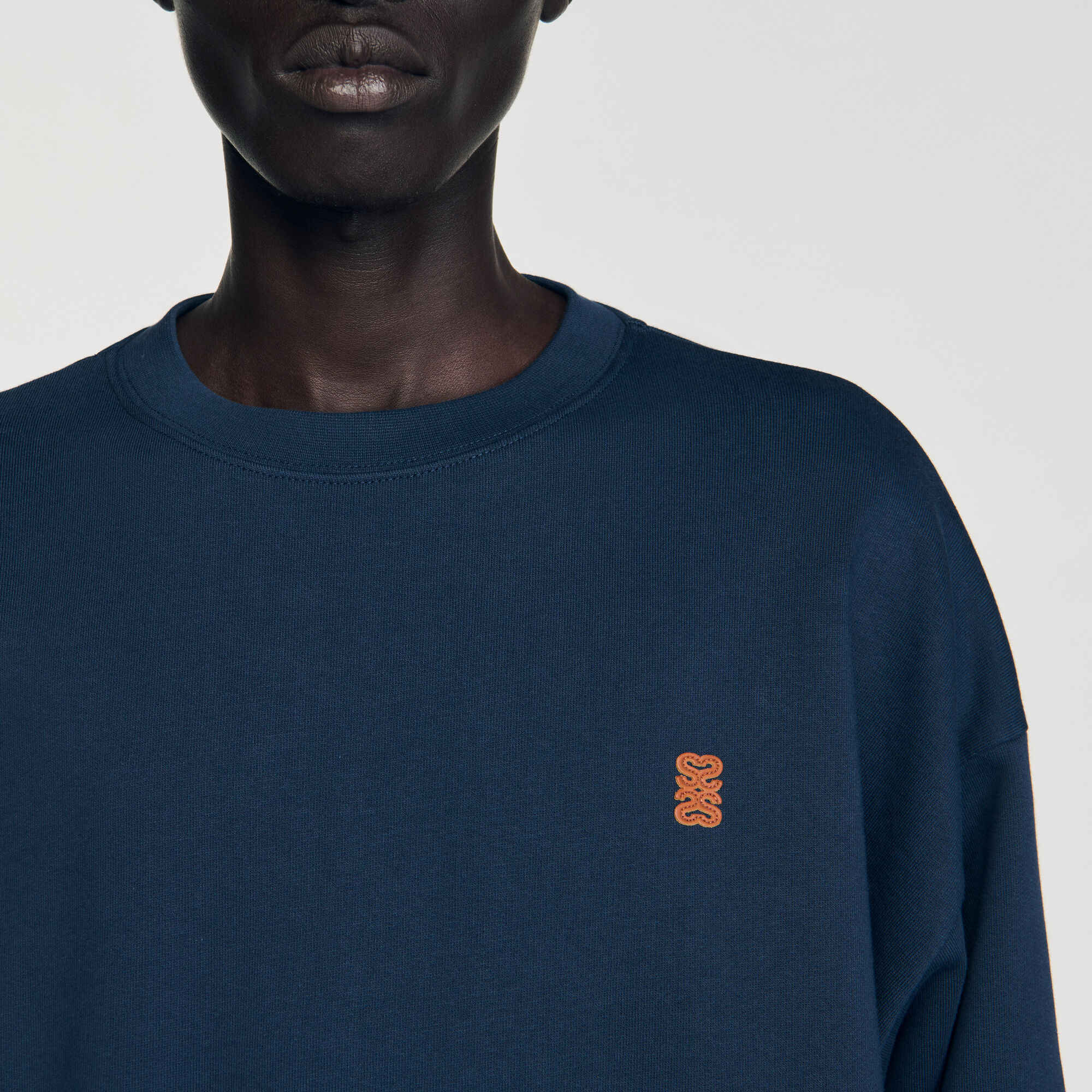Sweatshirt oversized met leren patch