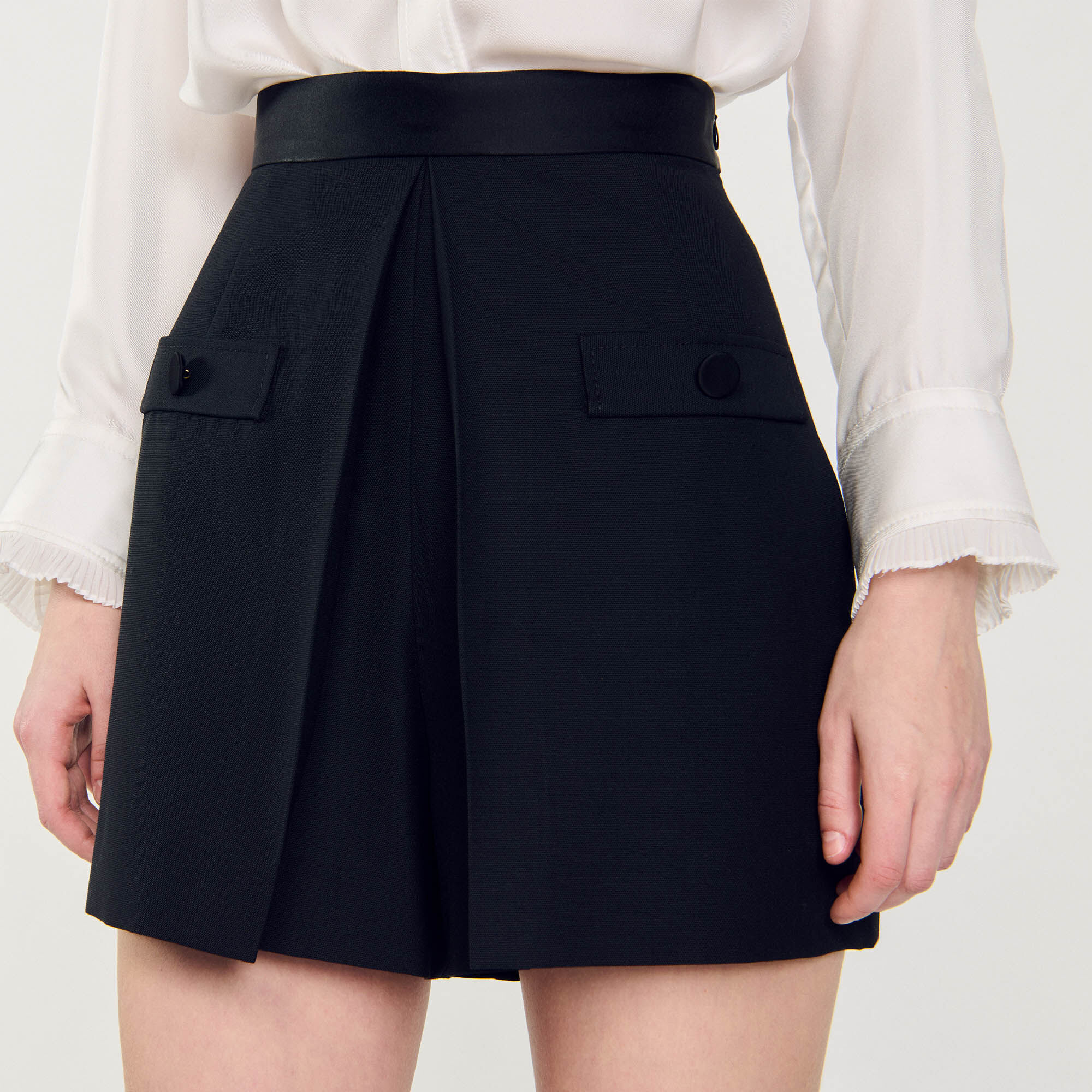 Short met hoge taille met knopen