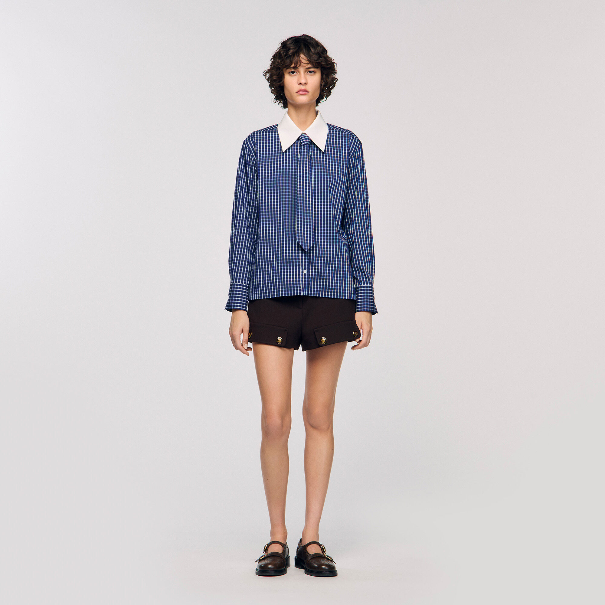 Overhemdblouse ruit en stropdas