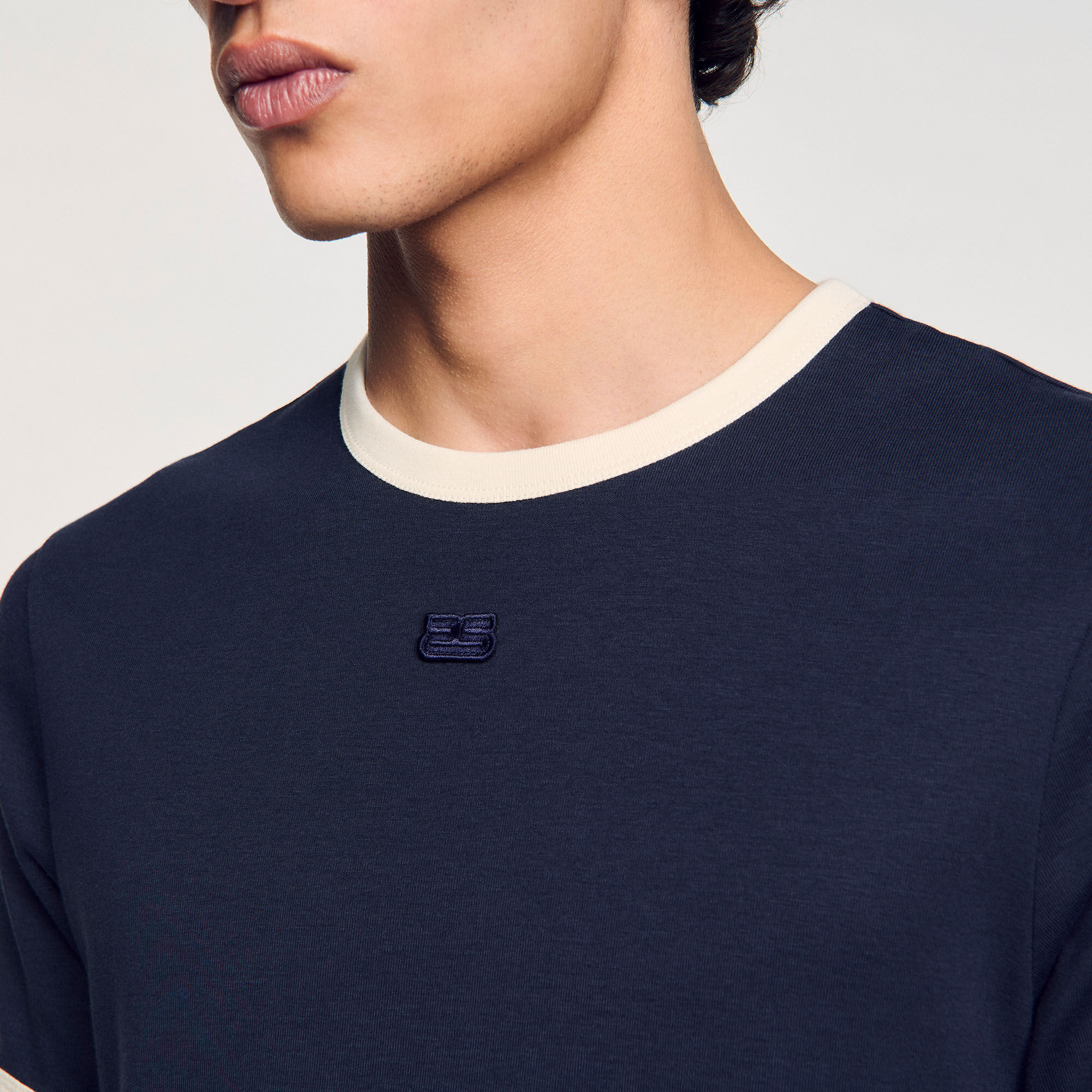 T-shirt tweekleurig met patch