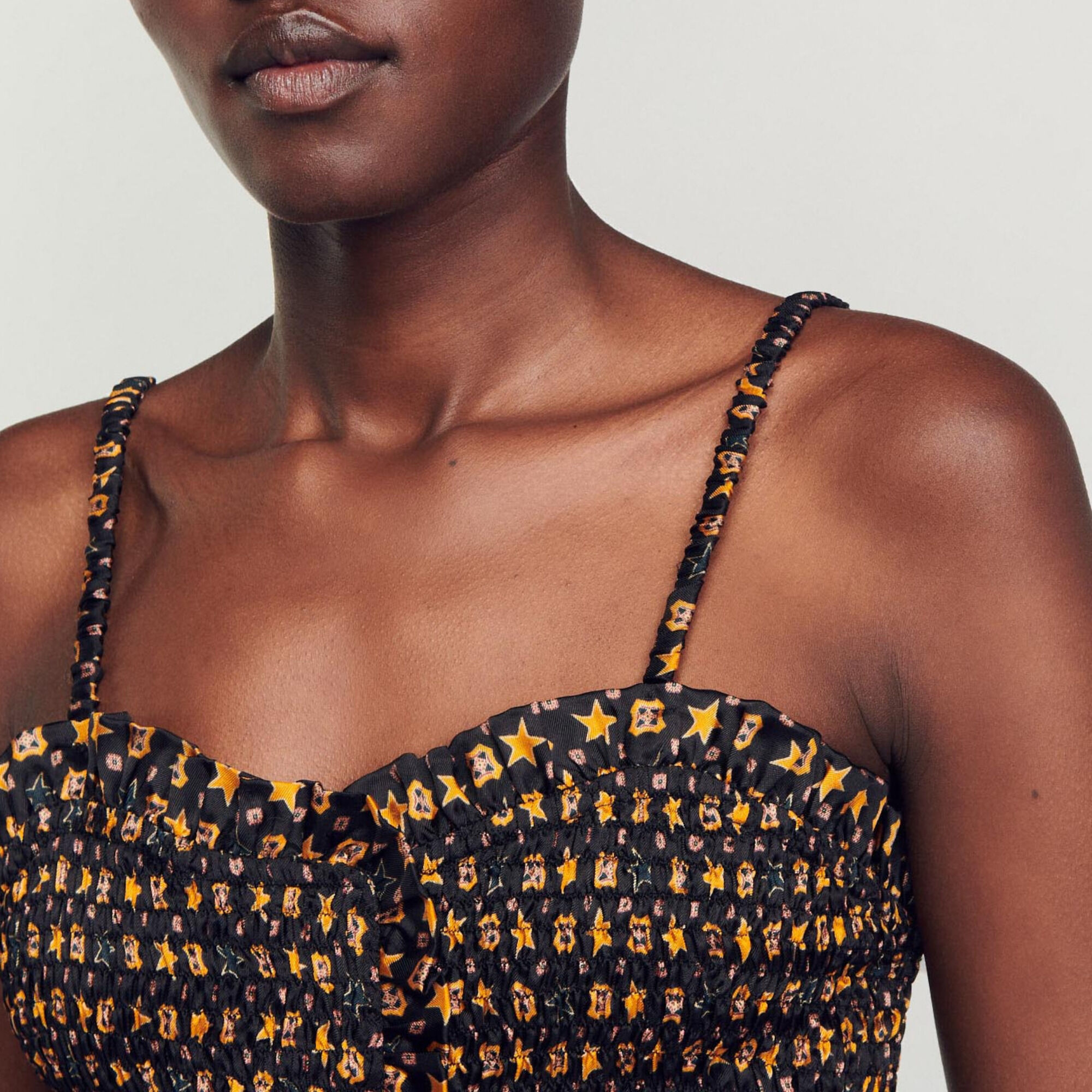 Korte top met smokwerk