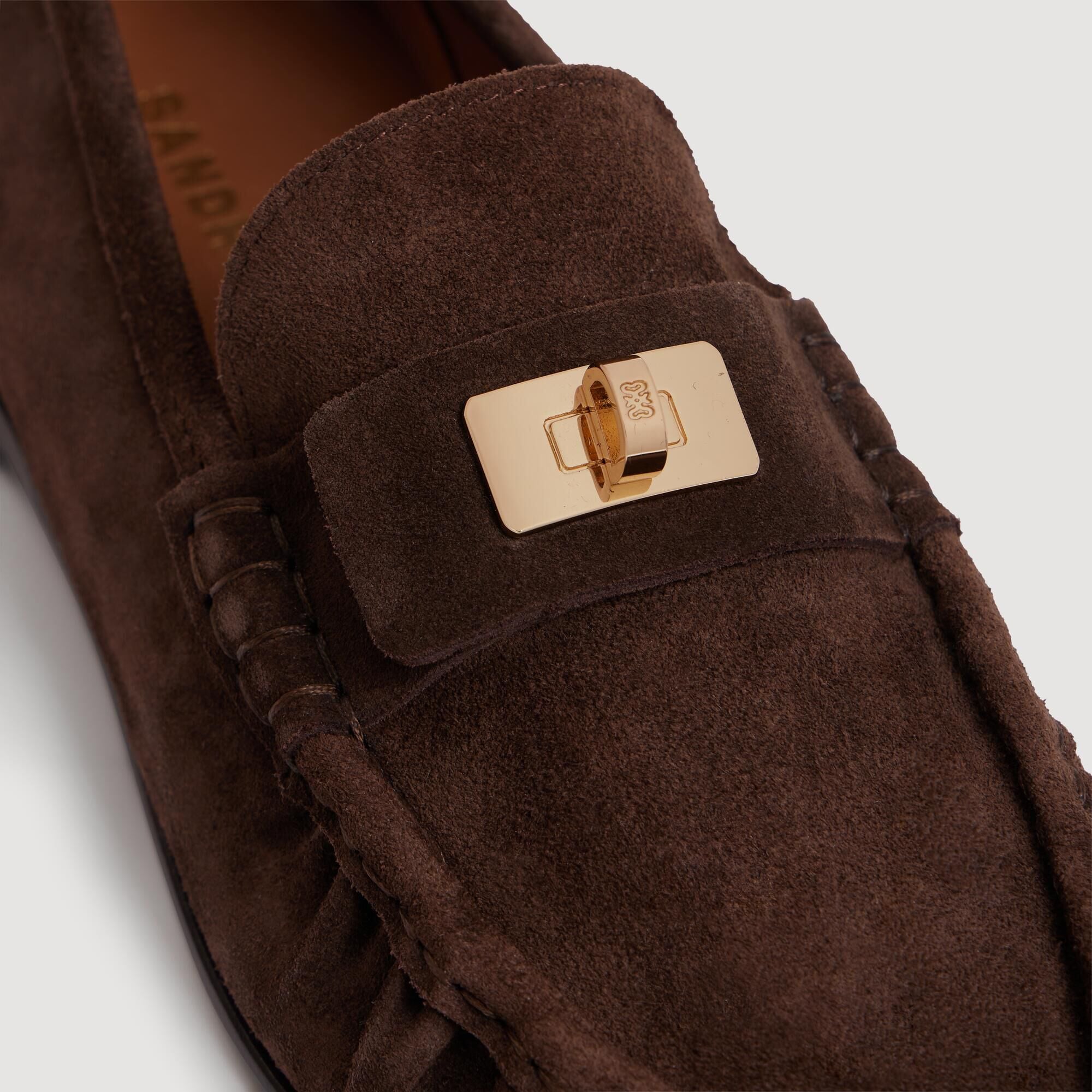 Su&egrave;de mocassins met sluiting