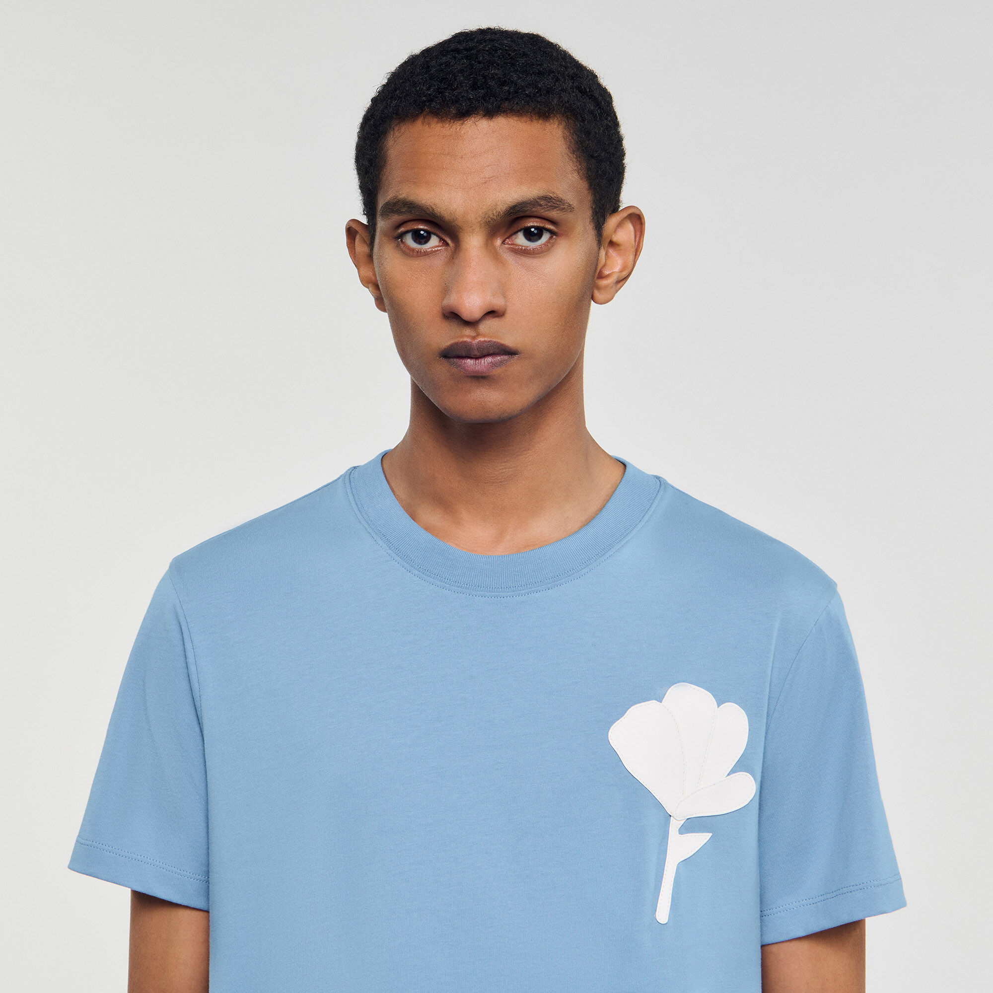 T-shirt met bloem patch