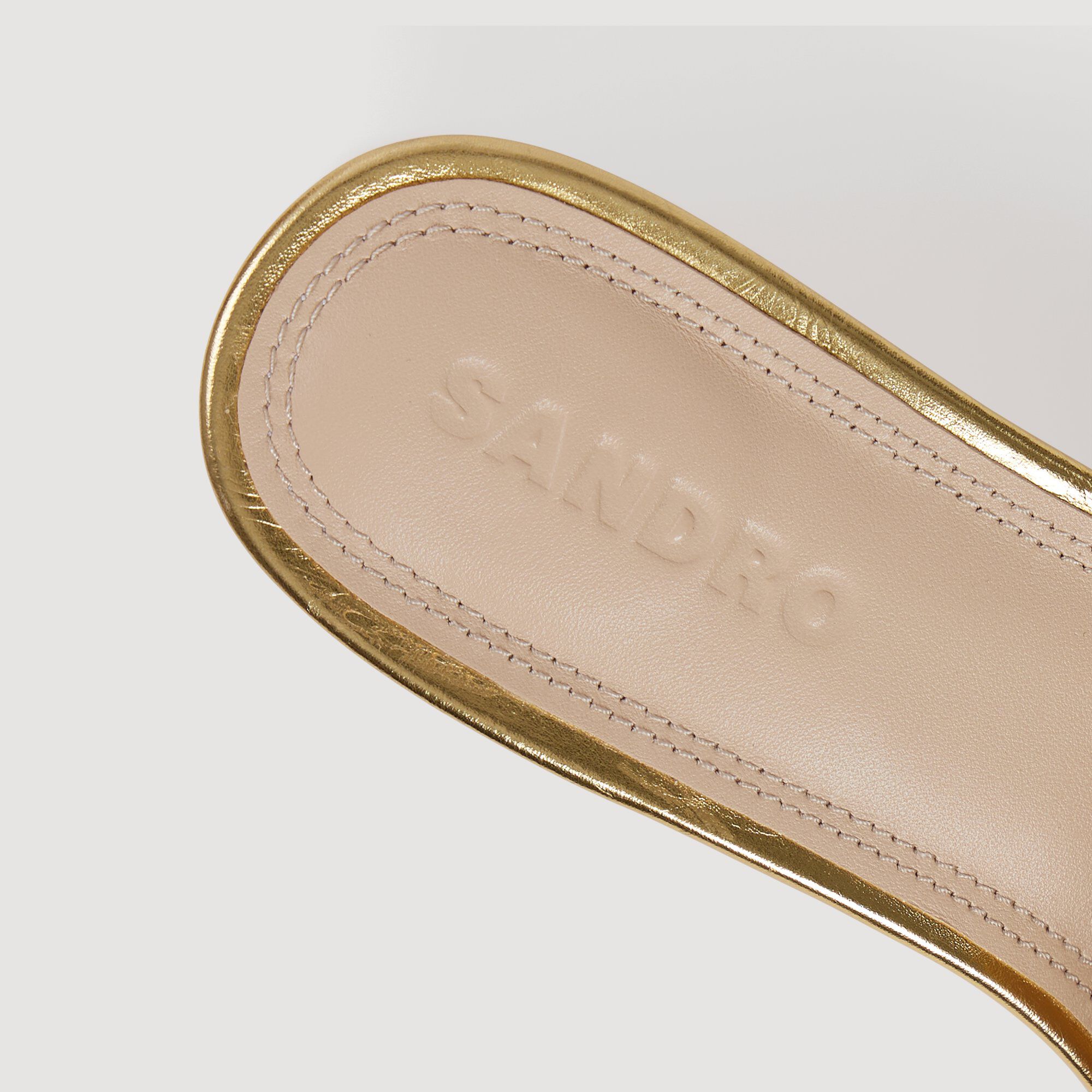 Muiltjes met hak van metallic leer