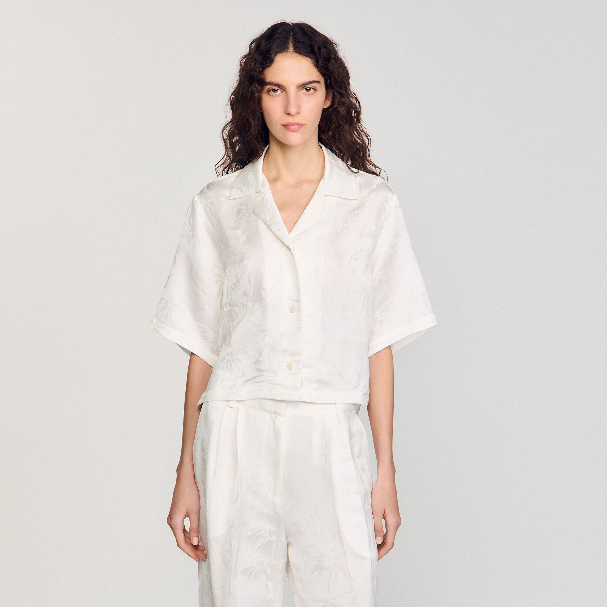 Korte overhemdblouse met jacquard bloem