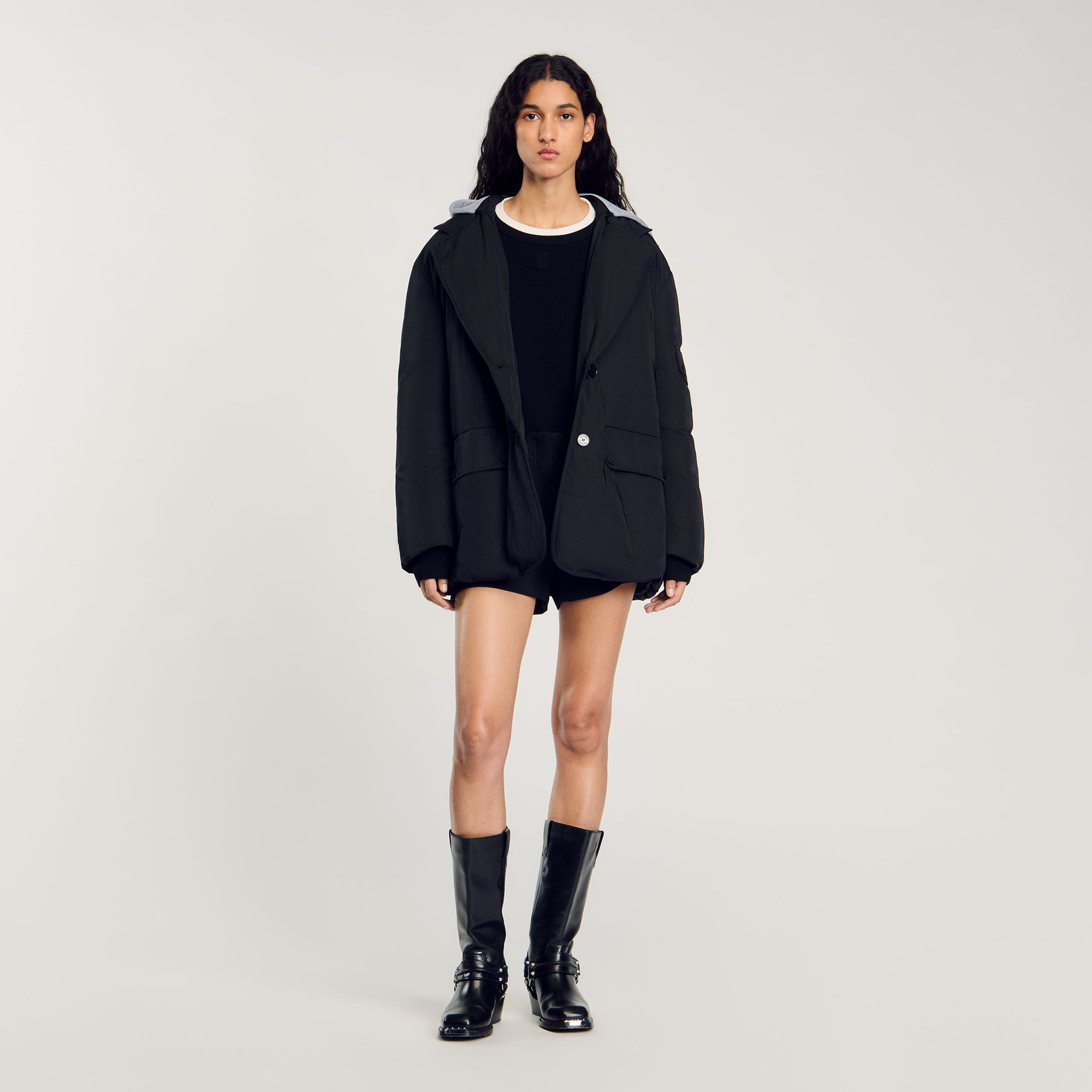 Jas met contrasterende capuchon