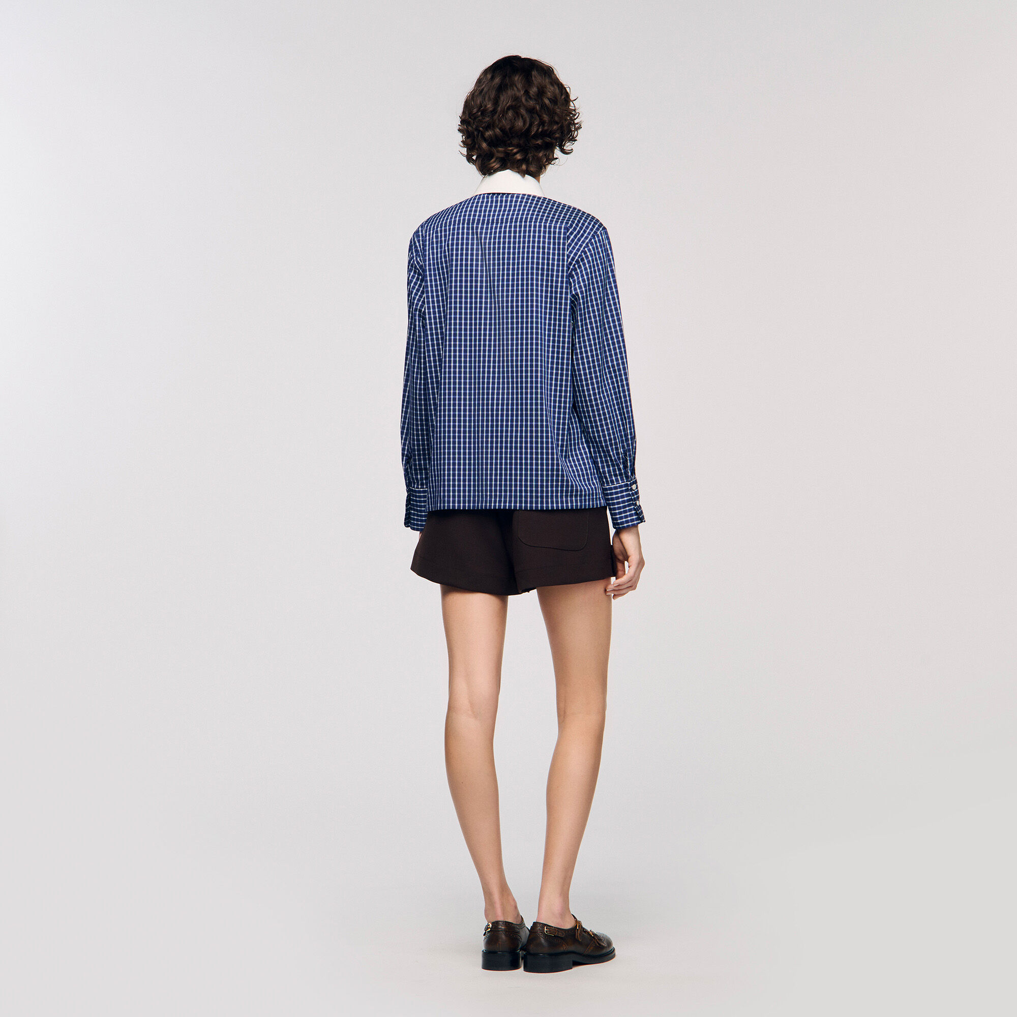 Overhemdblouse ruit en stropdas