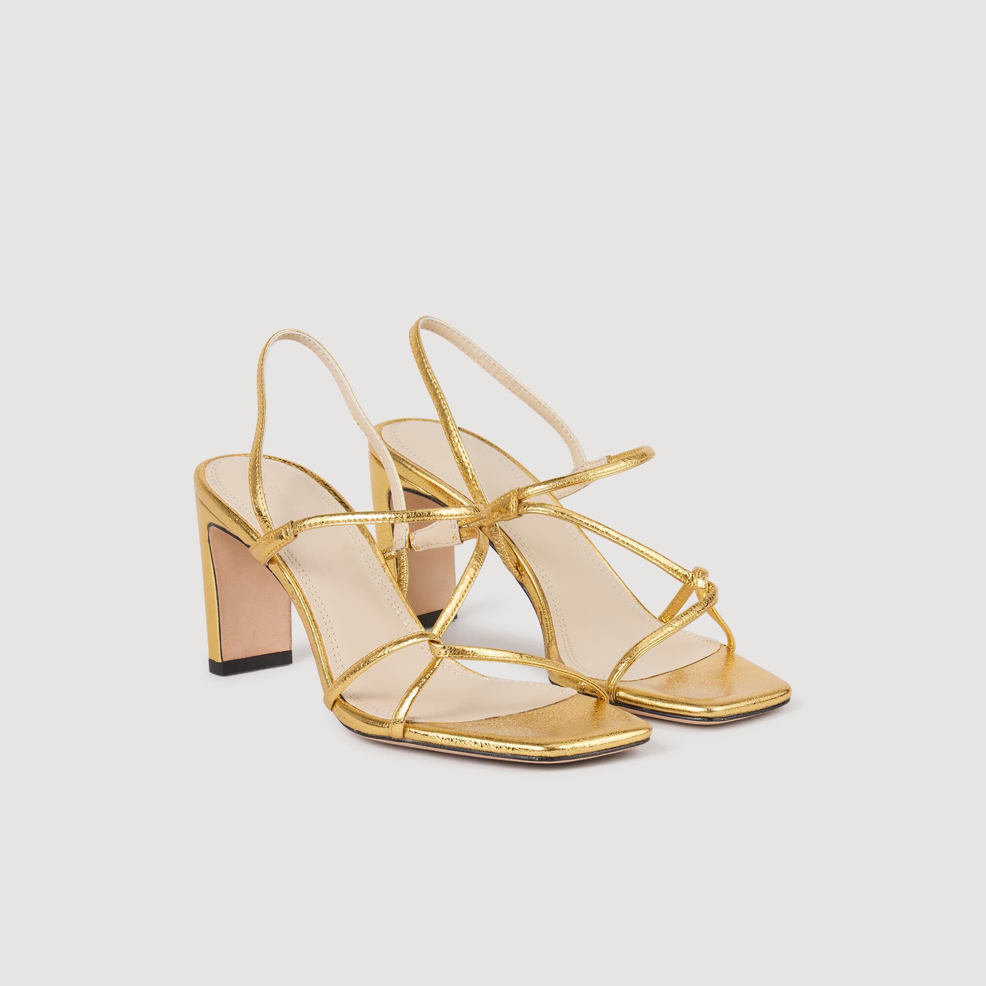 Sandalen van reliëfleer