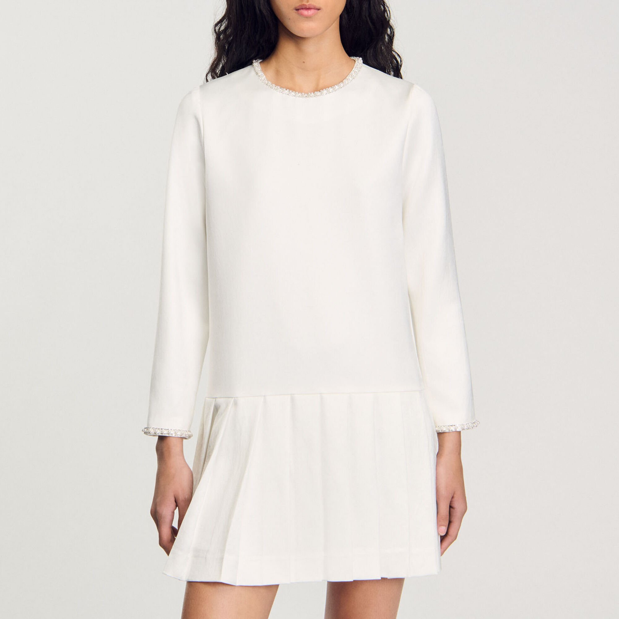 Korte jurk satijn met parels