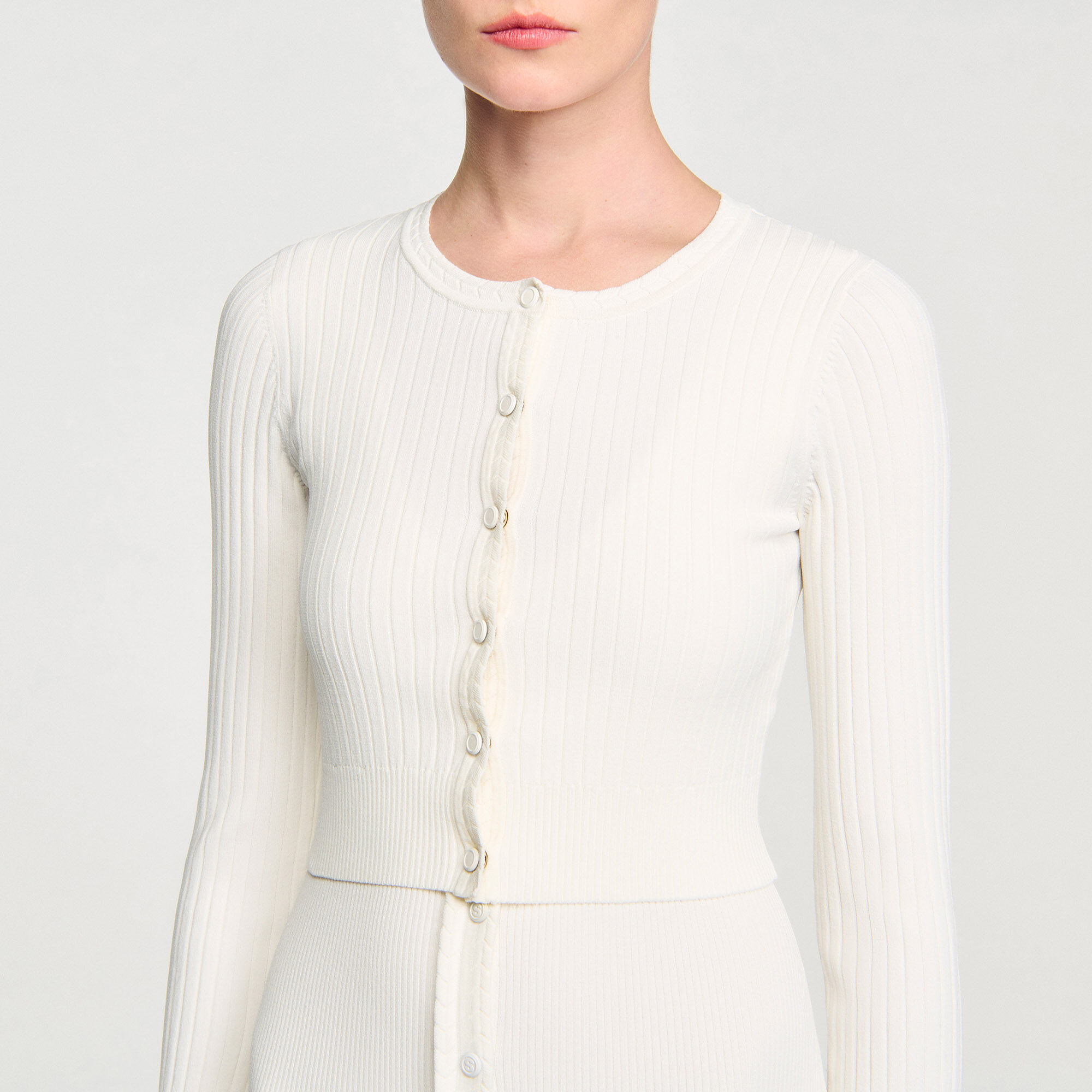 Kort ribgebreid vest