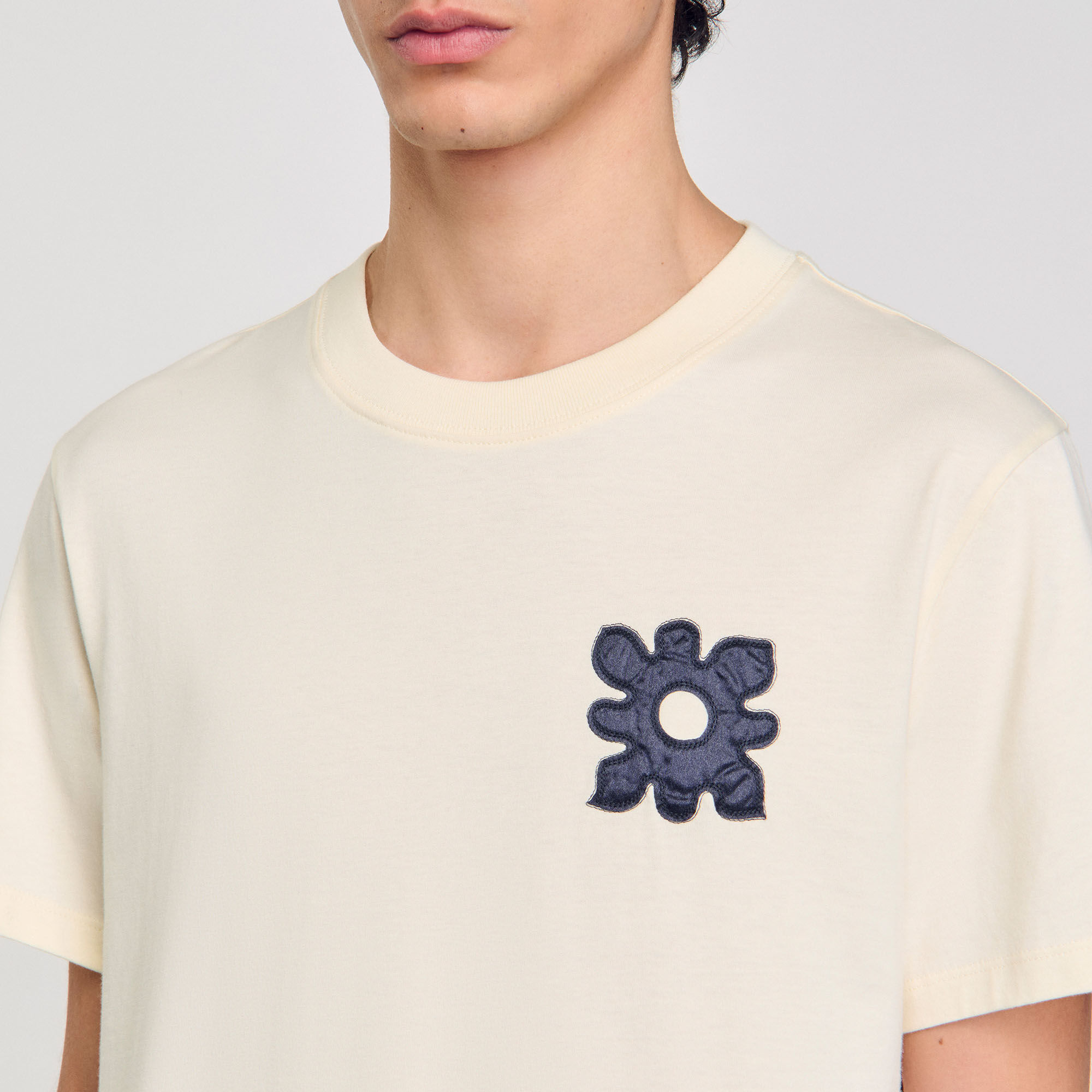 T-shirt met detail bloem