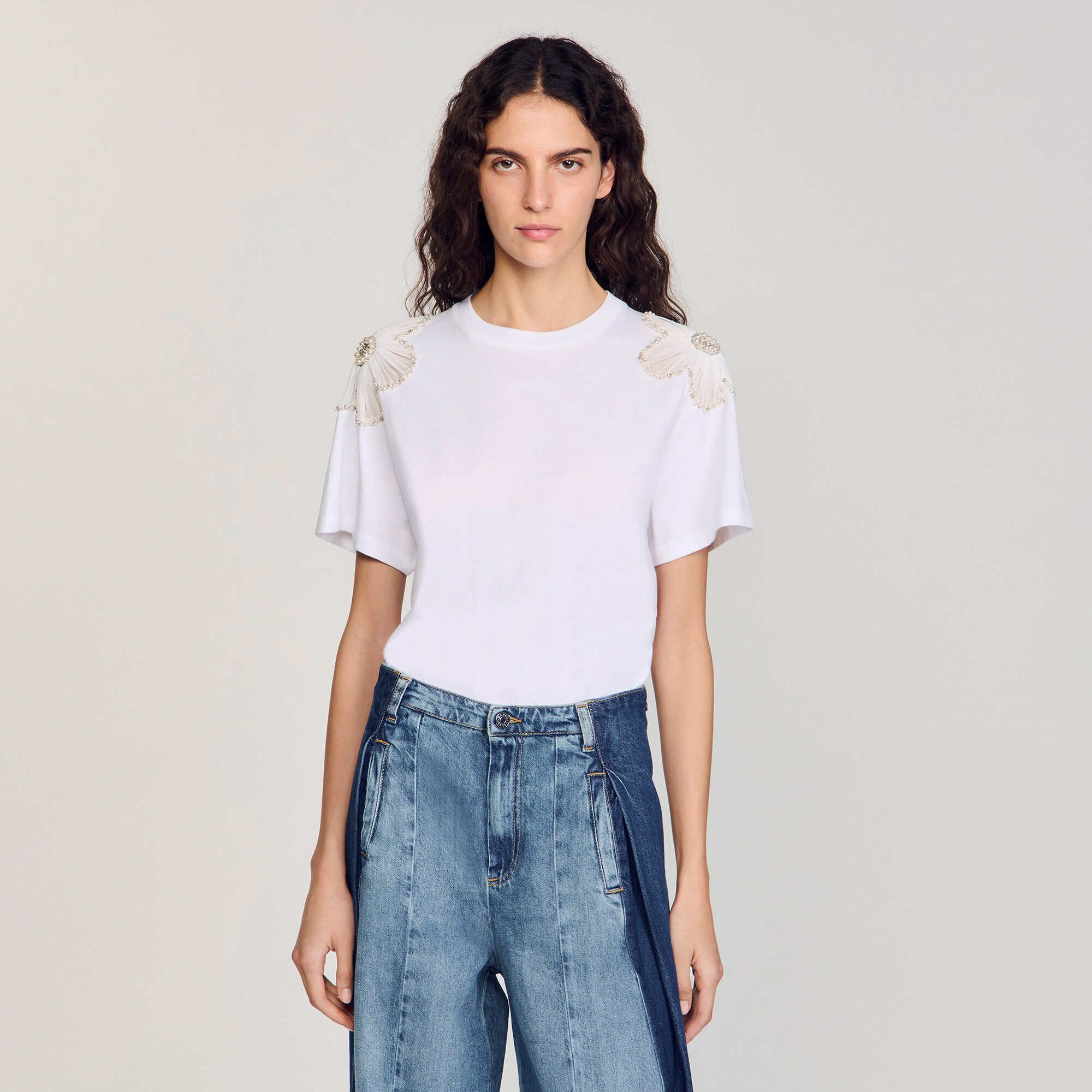 T-shirt geborduurde bloemen