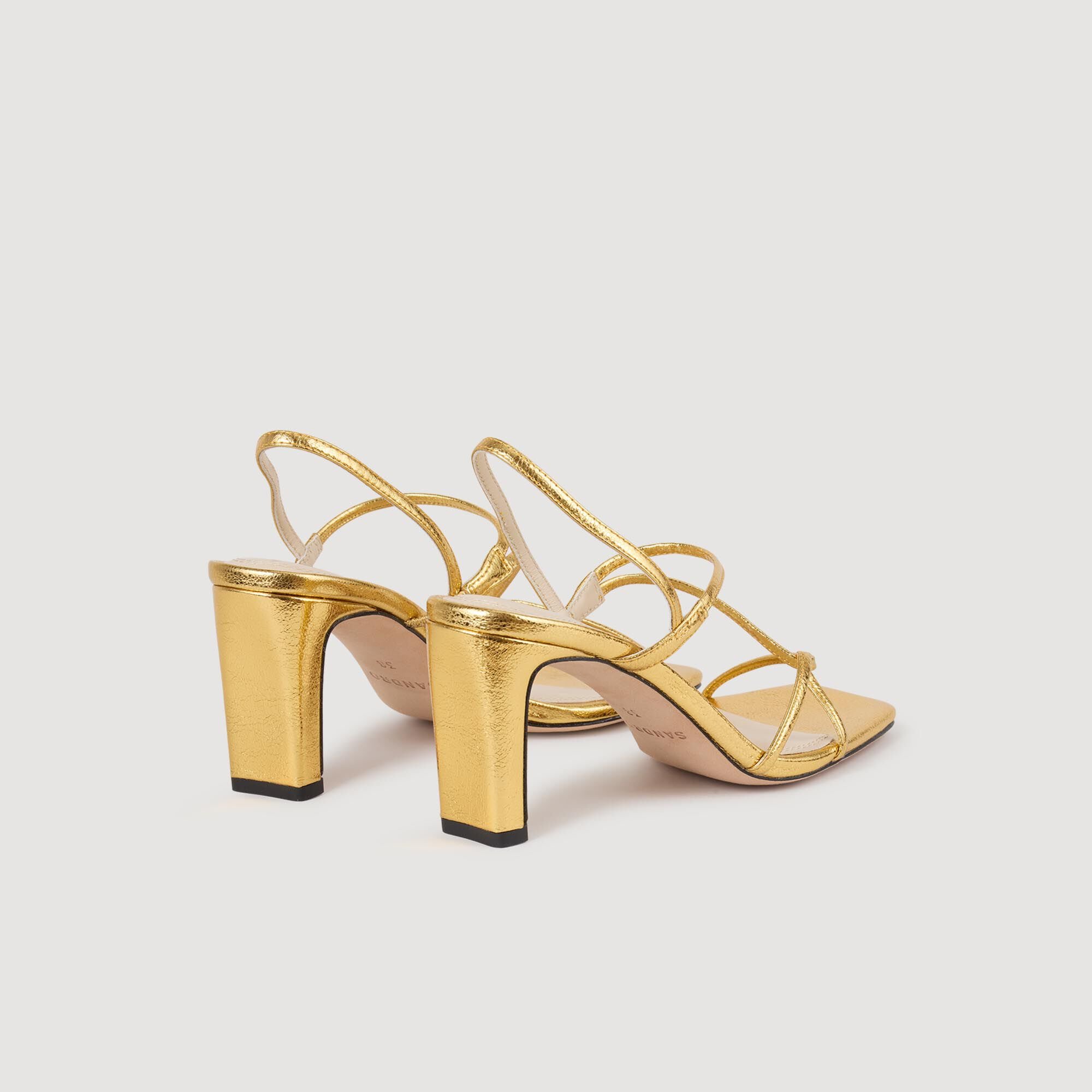 Sandalen van reliëfleer