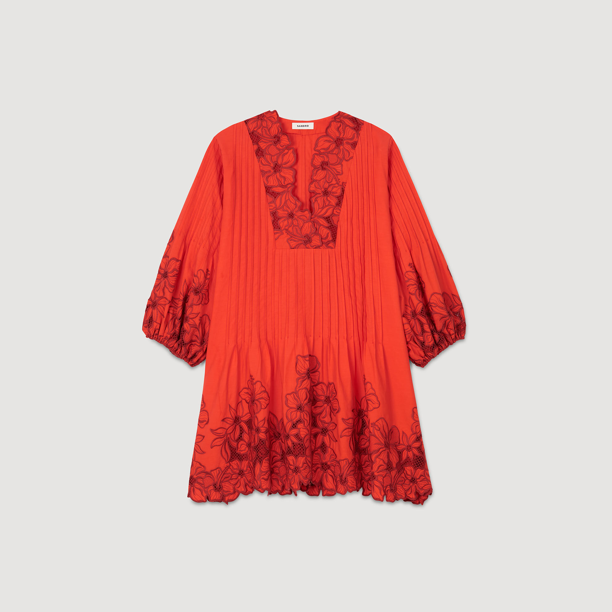 Korte jurk met bloemdetails