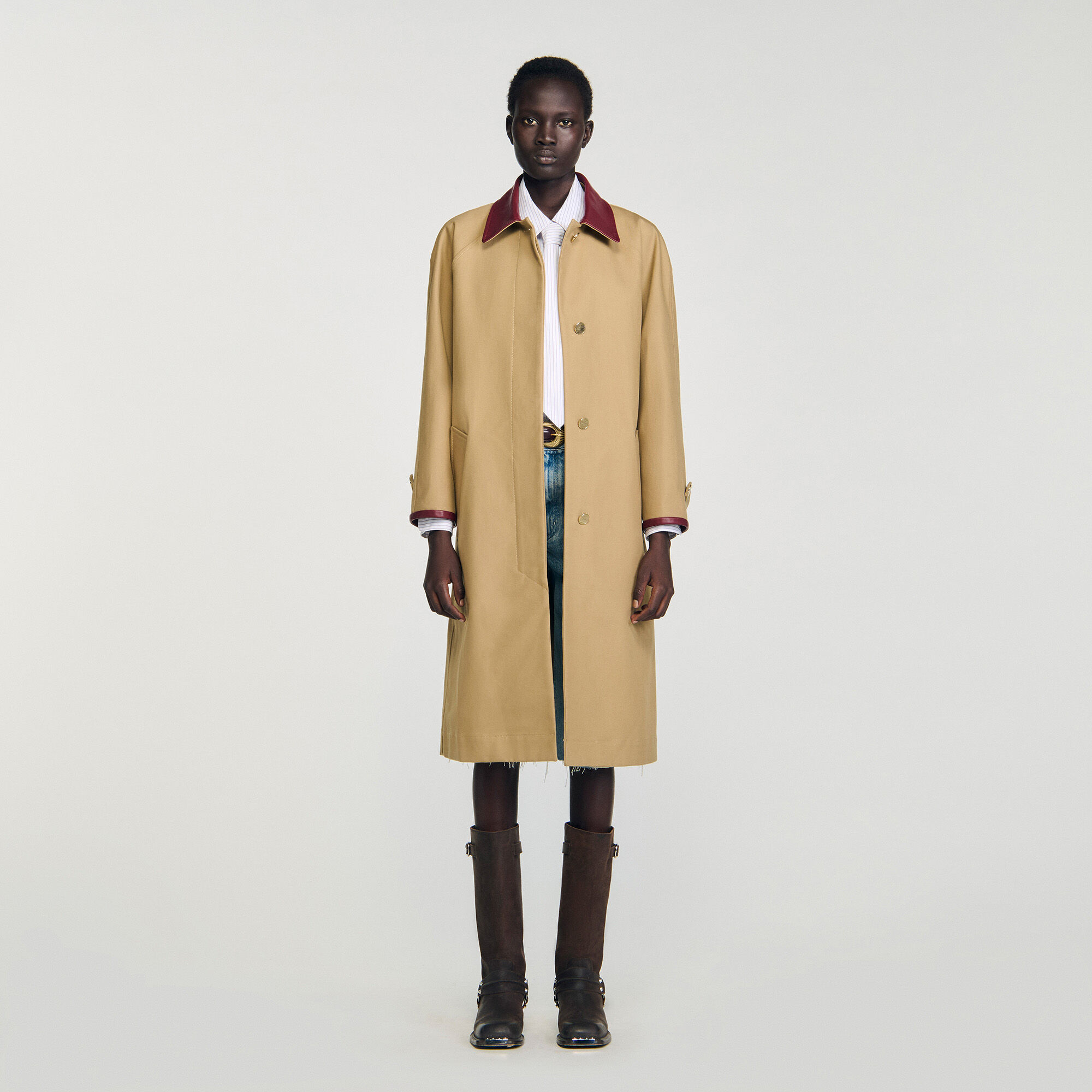 Lange trench met leren kraag