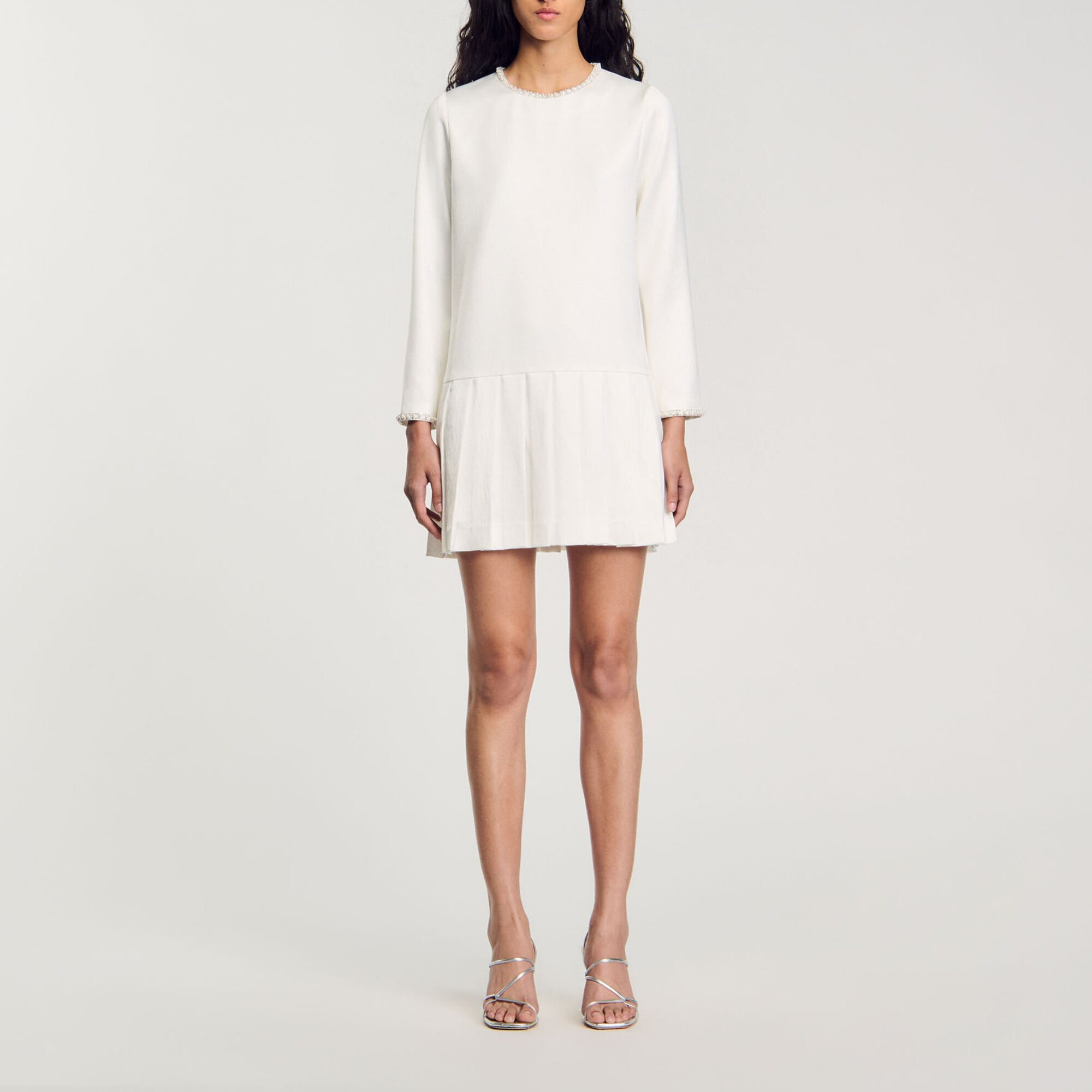 Korte jurk satijn met parels