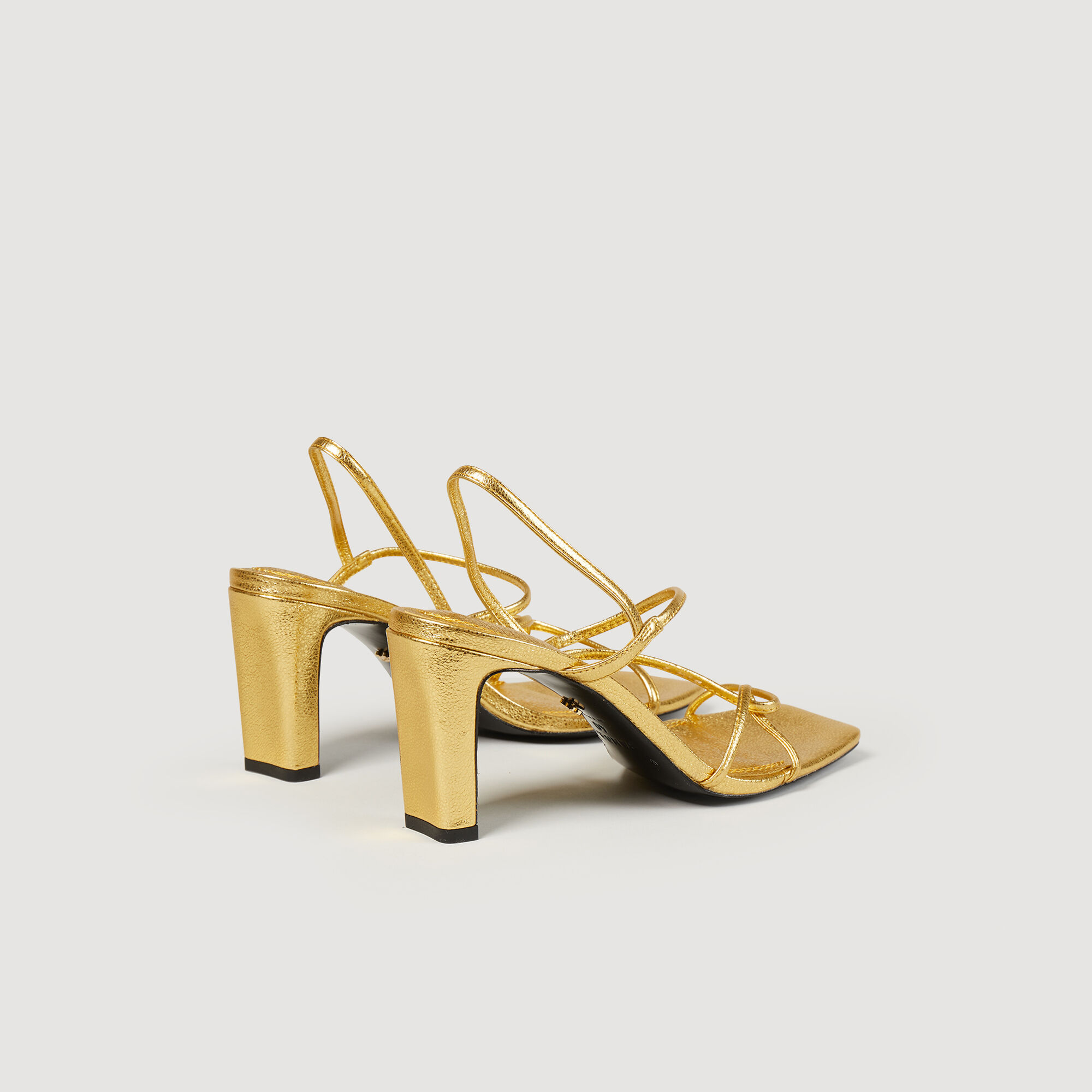 Sandalen van reliëfleer
