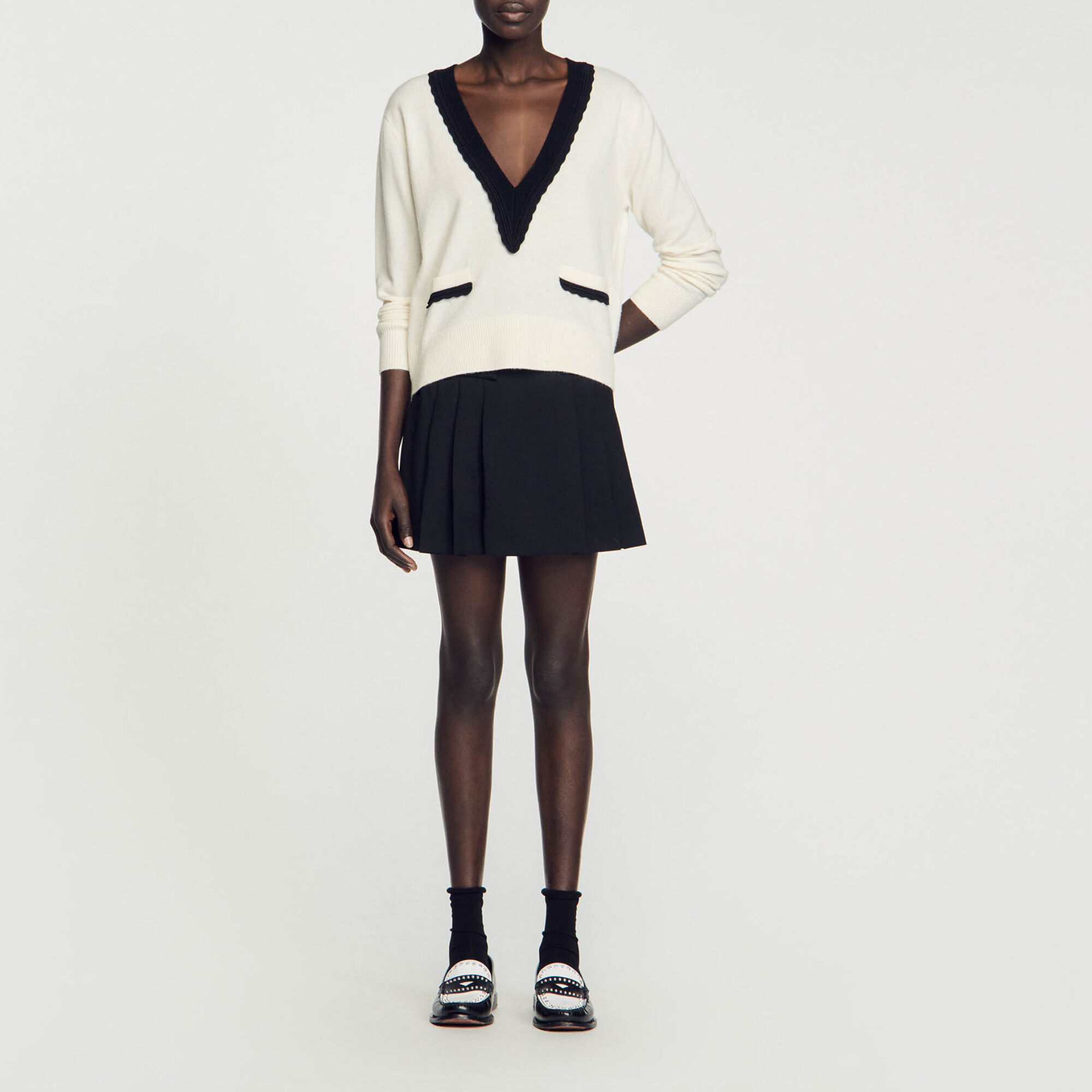 Tweekleurige trui met V-hals