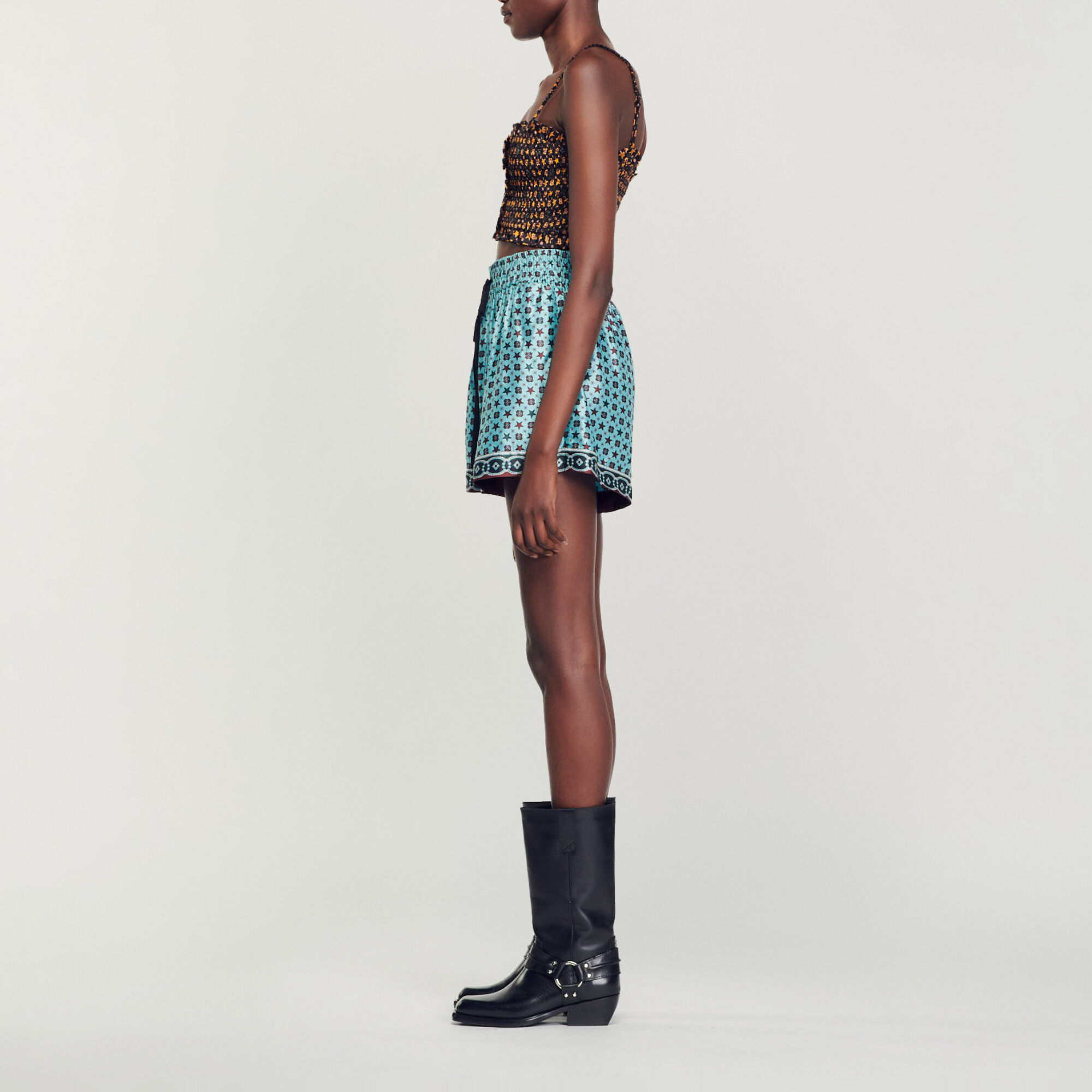 Korte top met smokwerk