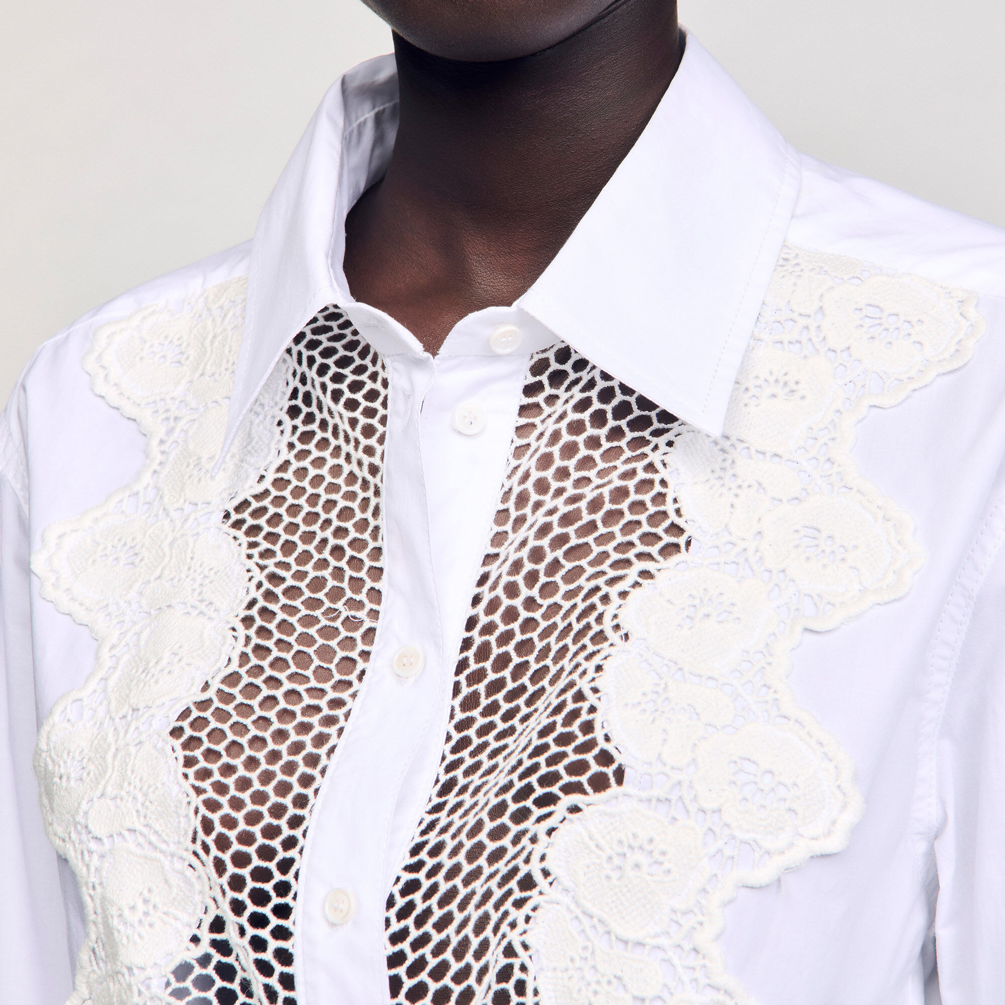 Overhemdblouse met plastron van kant