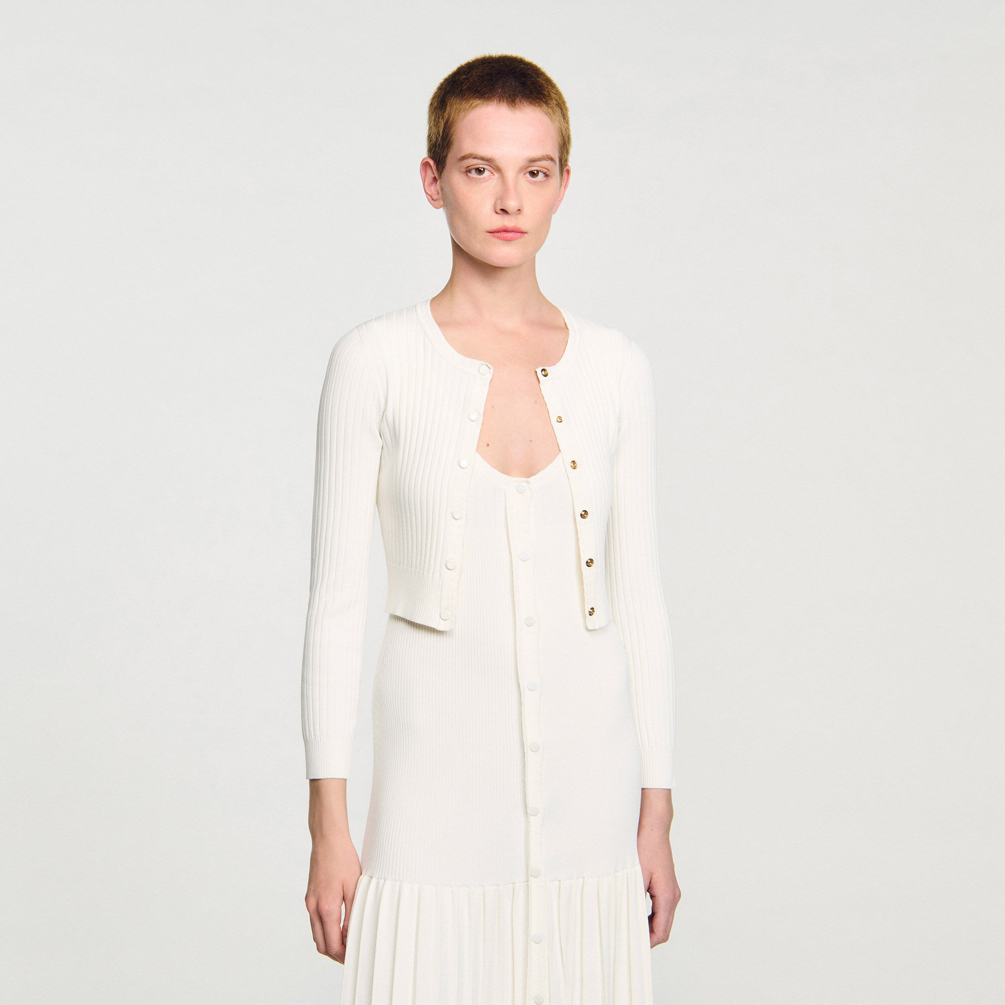 Kort ribgebreid vest