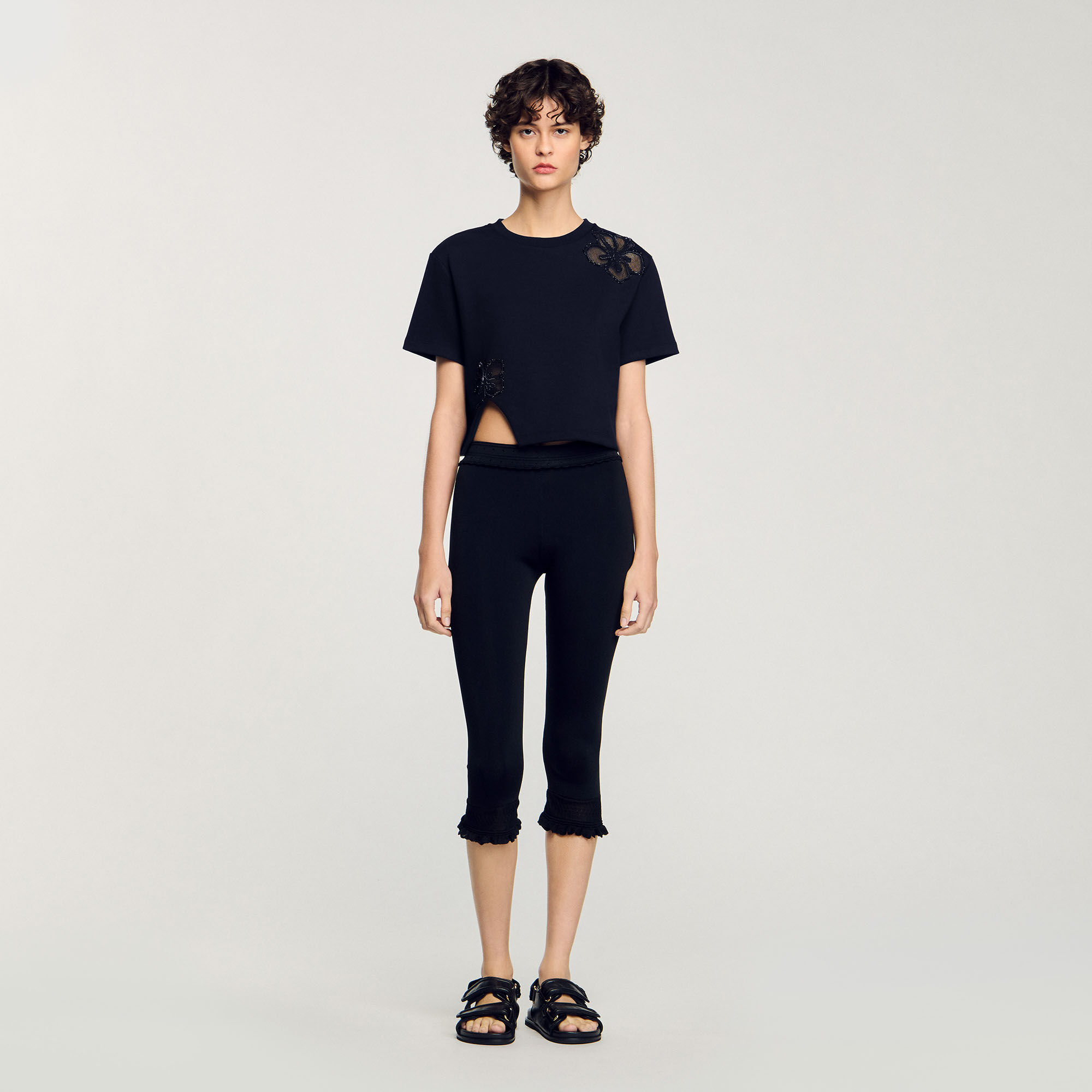 T-shirt geborduurde bloem