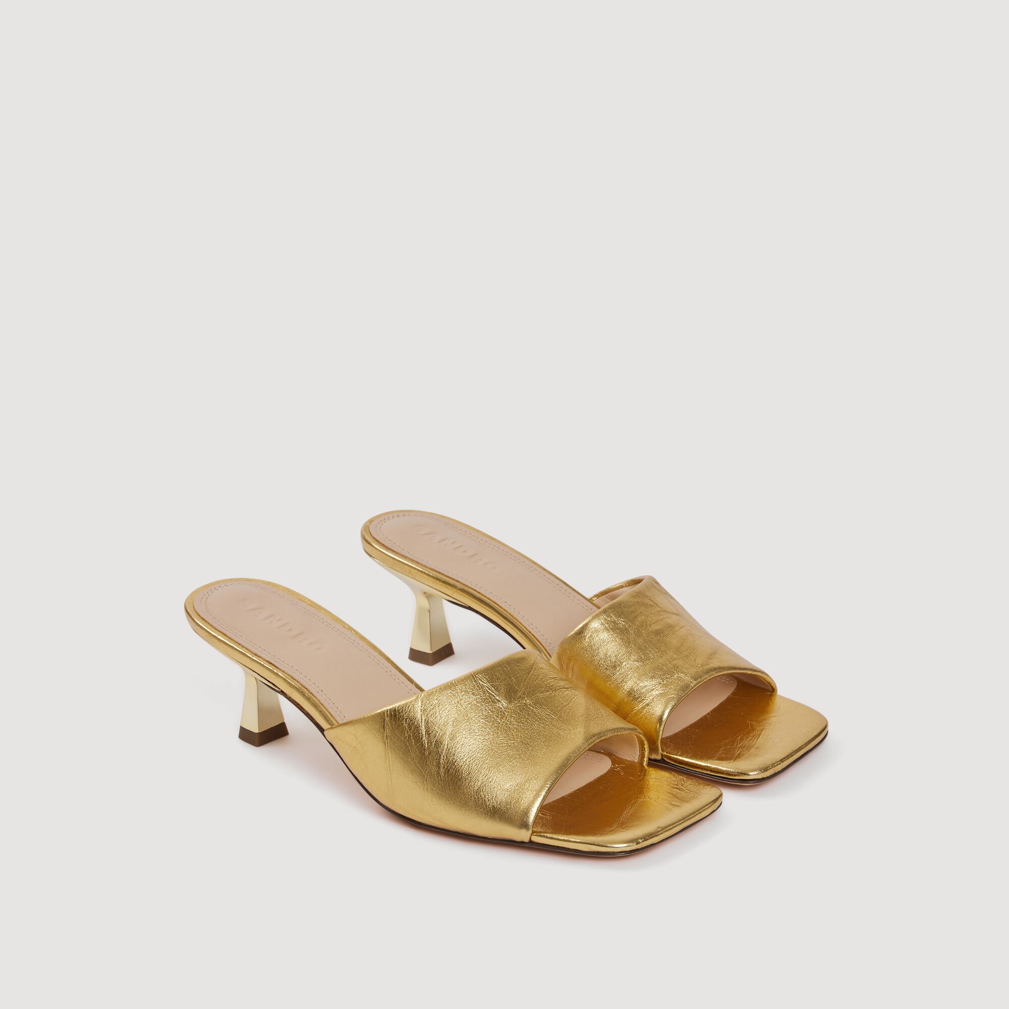 Muiltjes met hak van metallic leer