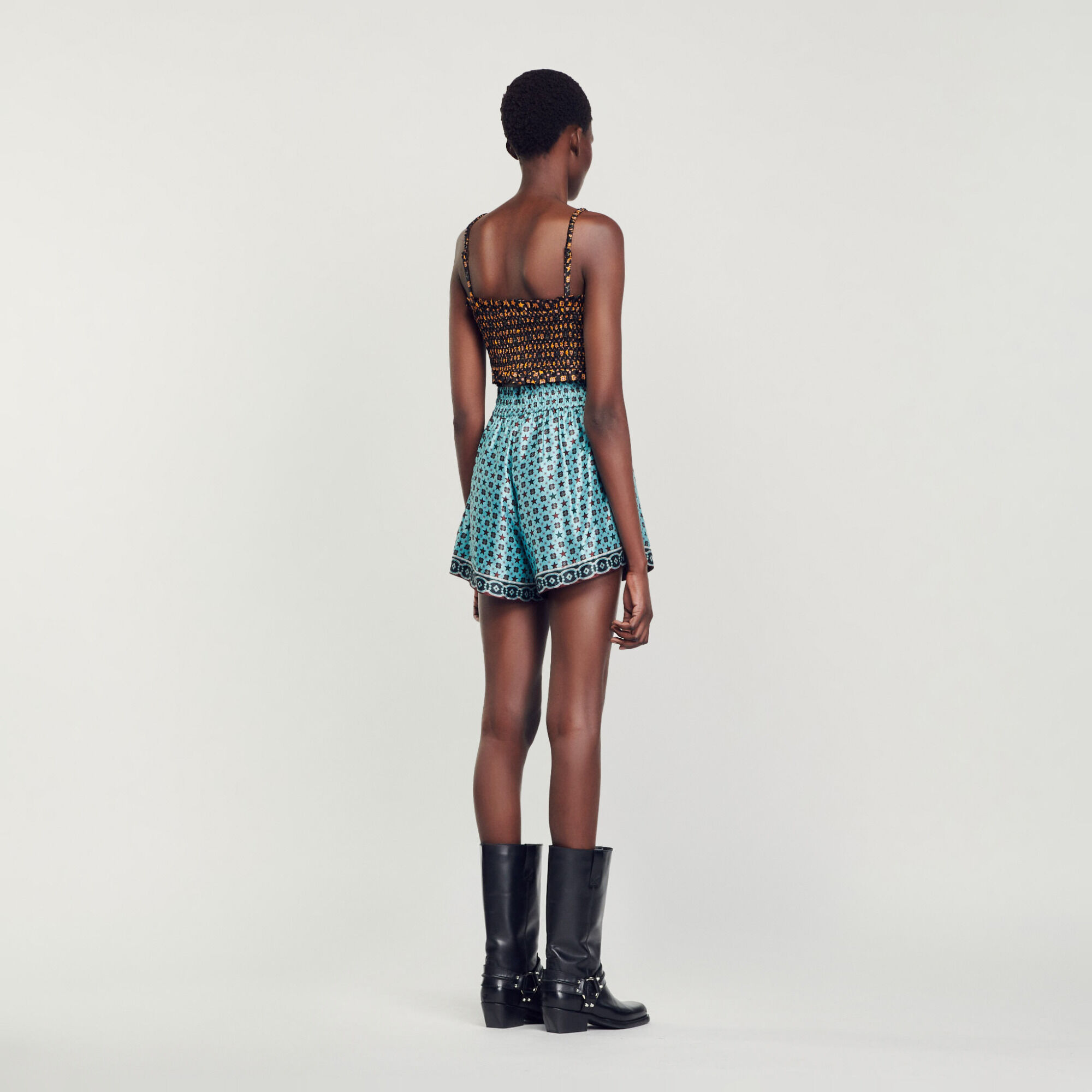 Korte top met smokwerk