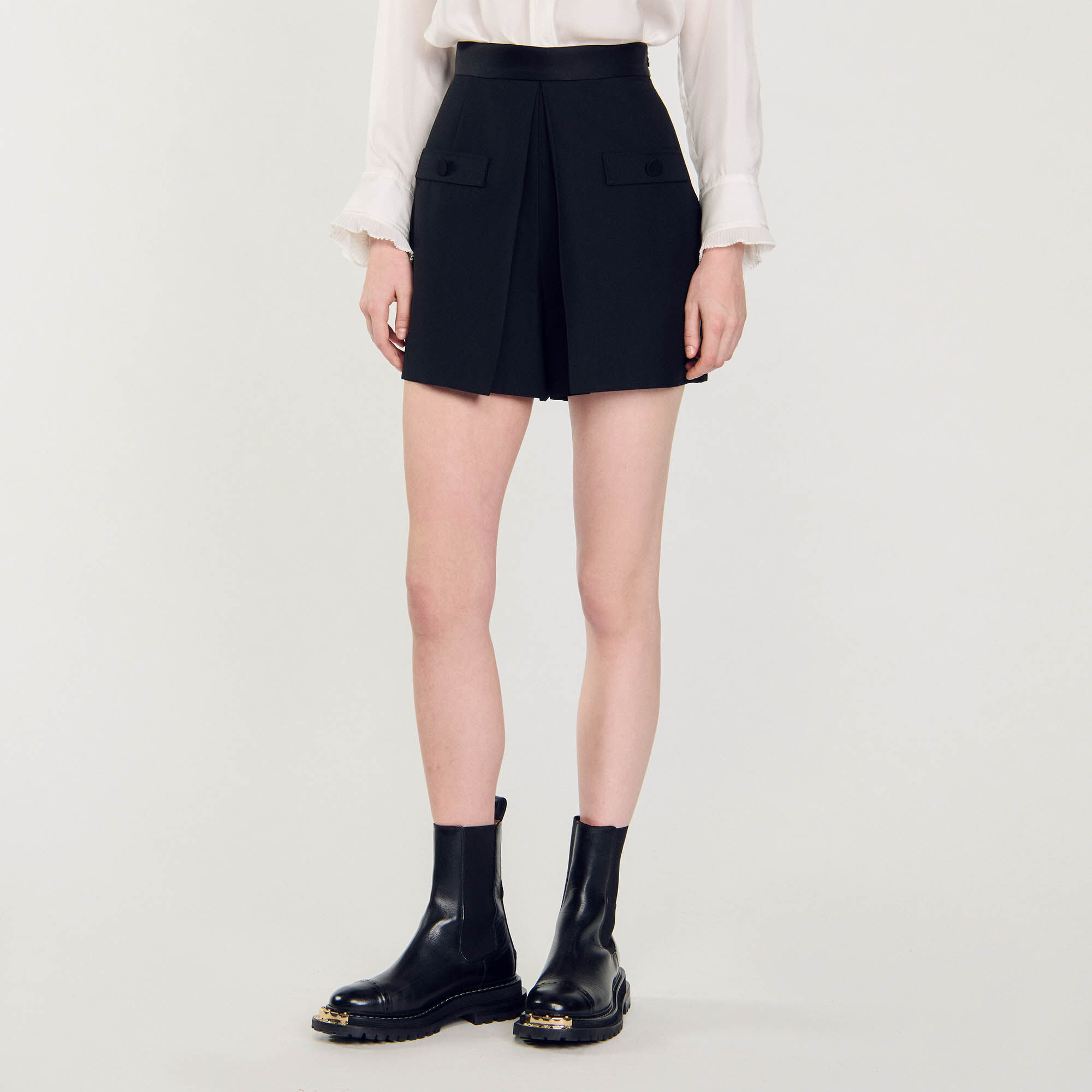 Short met hoge taille met knopen