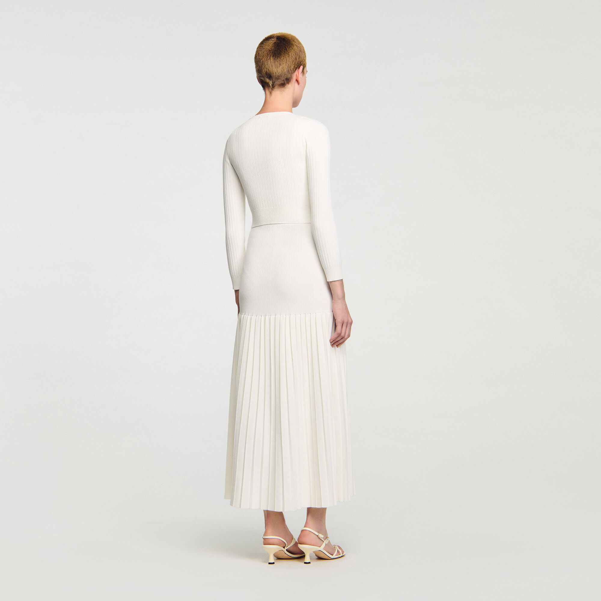 Kort ribgebreid vest