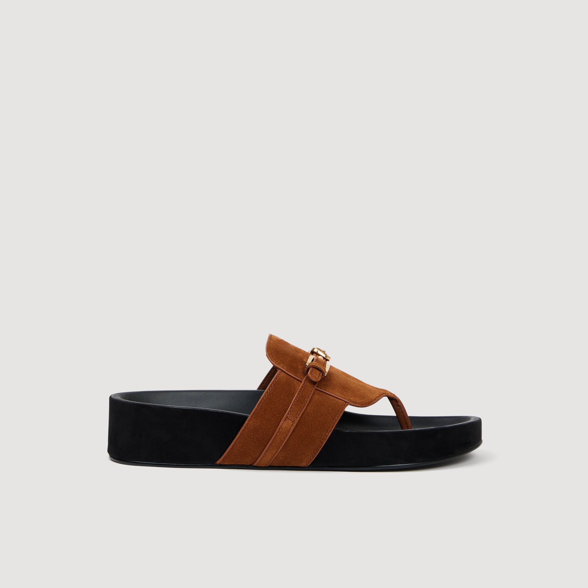 Su&egrave;de sandalen met gespen