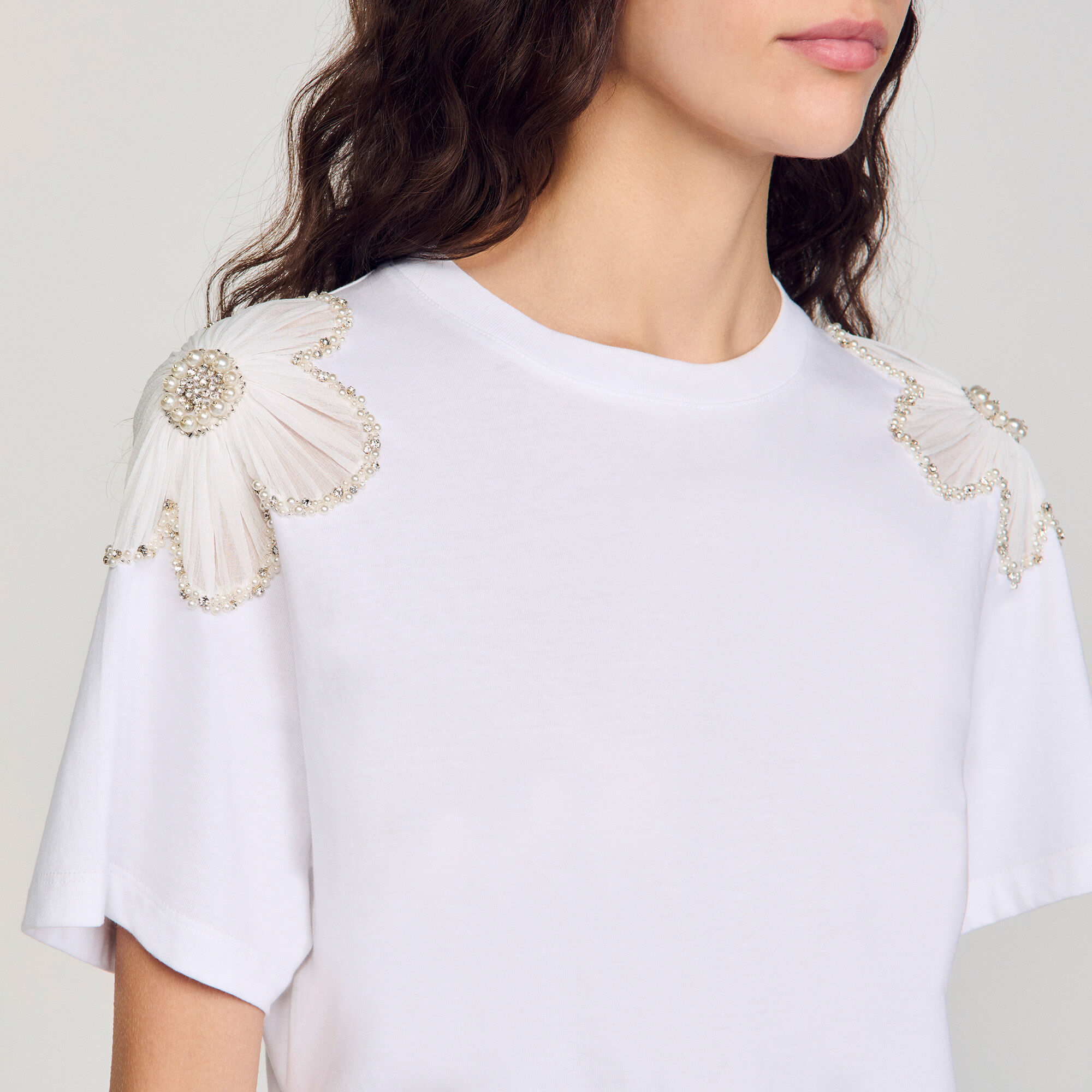 T-shirt geborduurde bloemen