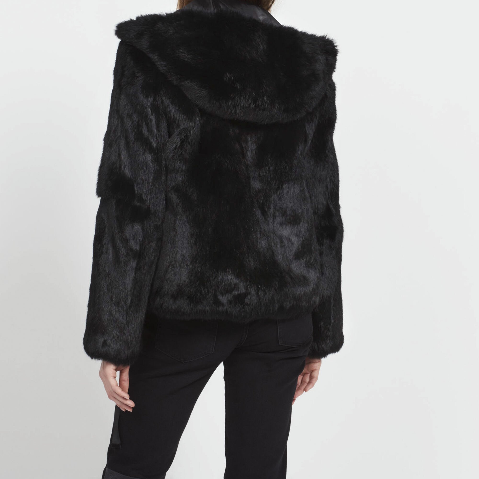 Blouson capuche en fourrure